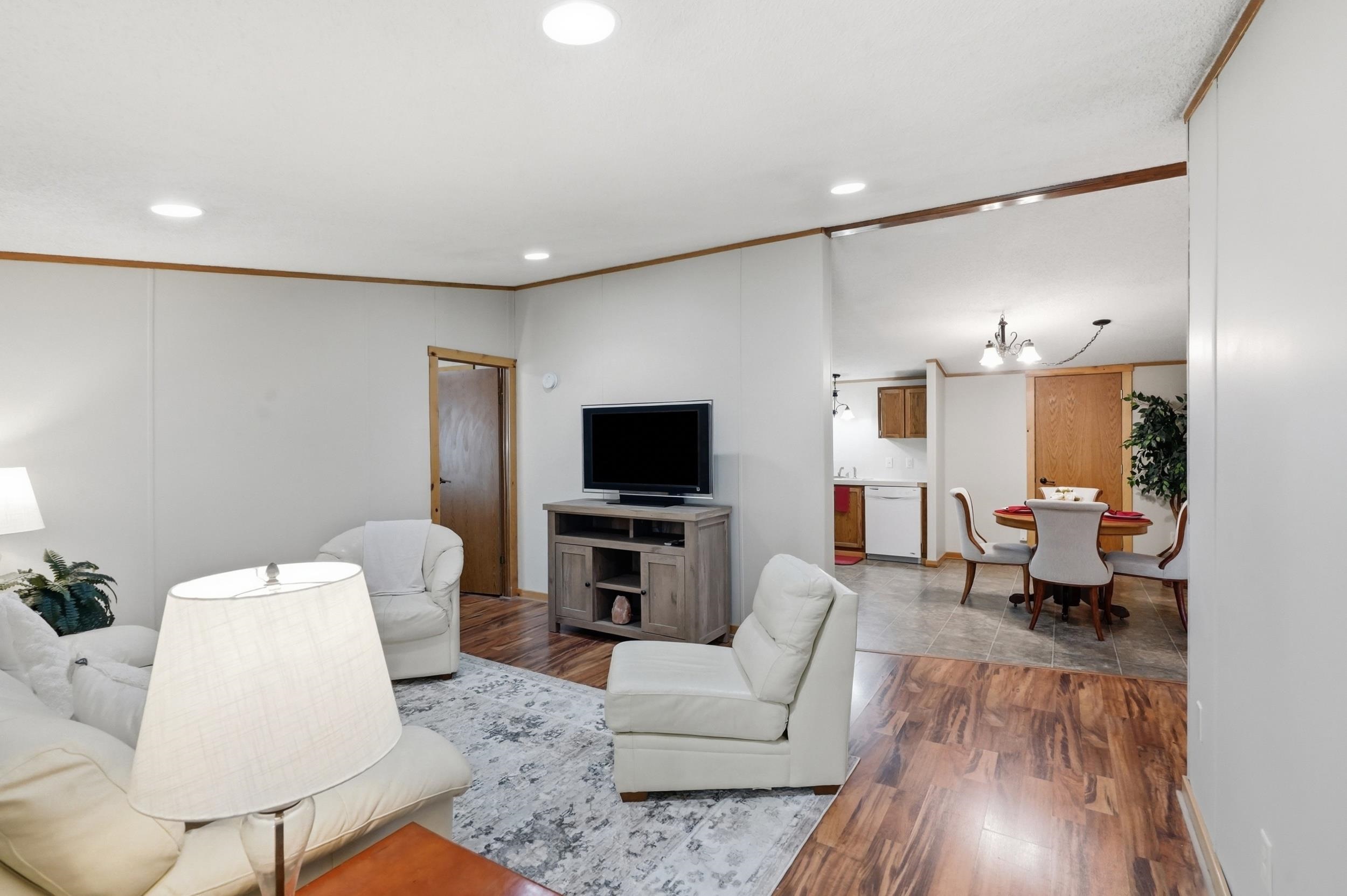 360 Hillsview Road Property Photo 6