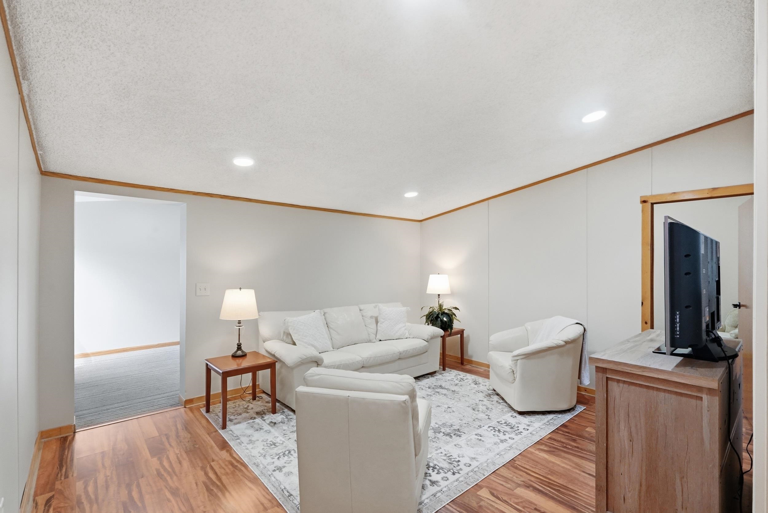 360 Hillsview Road Property Photo 7