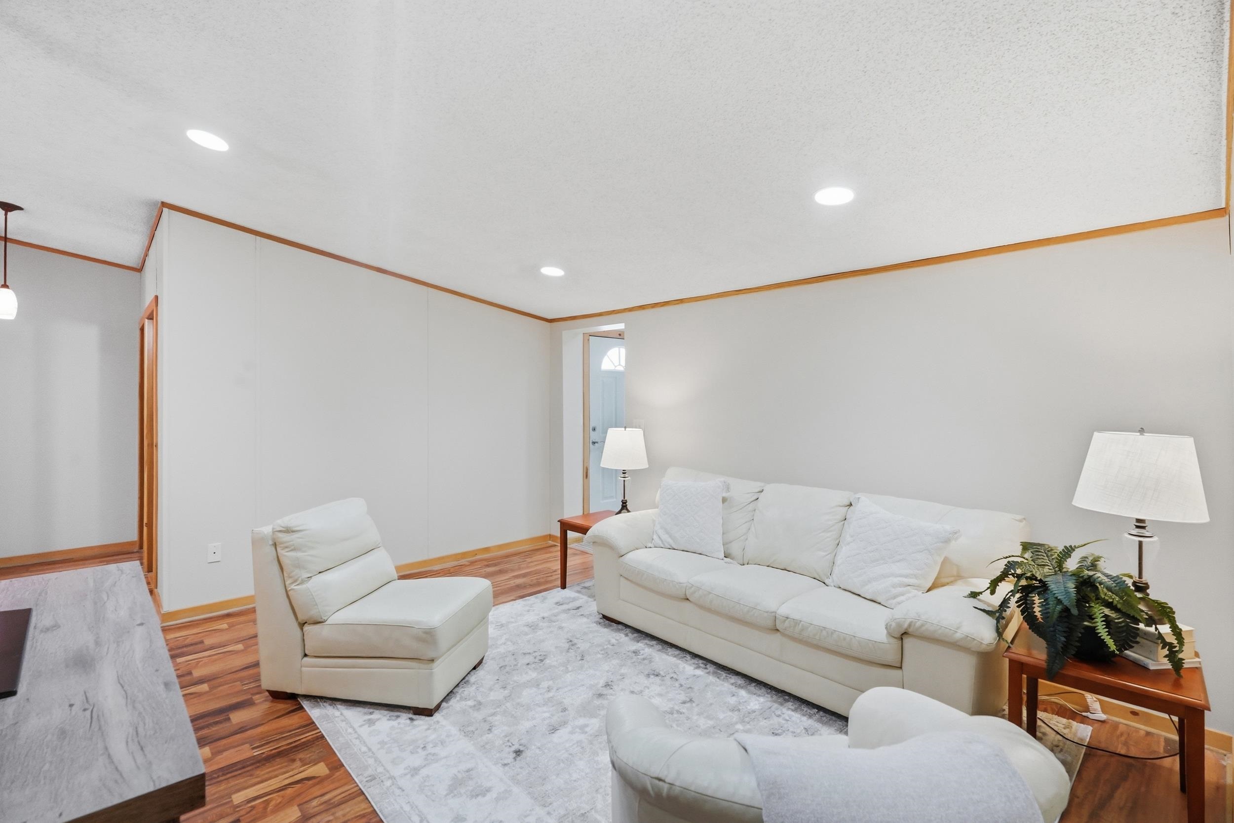 360 Hillsview Road Property Photo 8