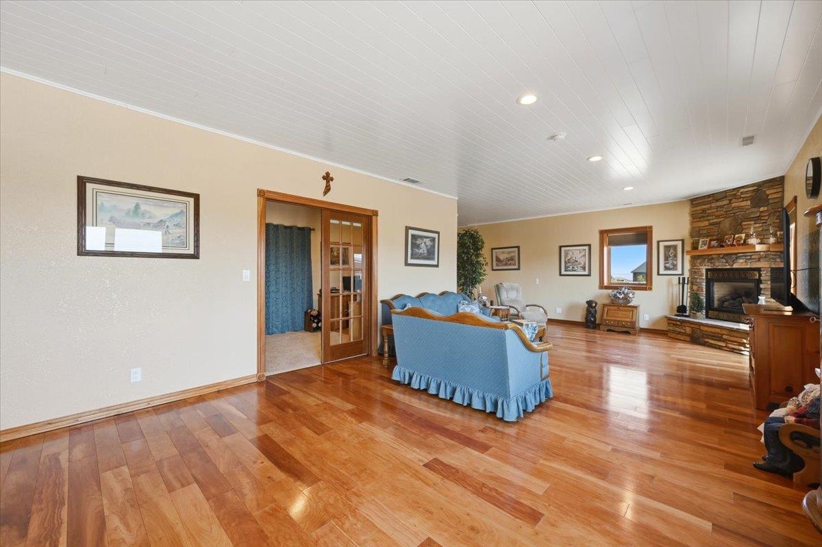 11003 Wagon Box Drive Property Photo 21