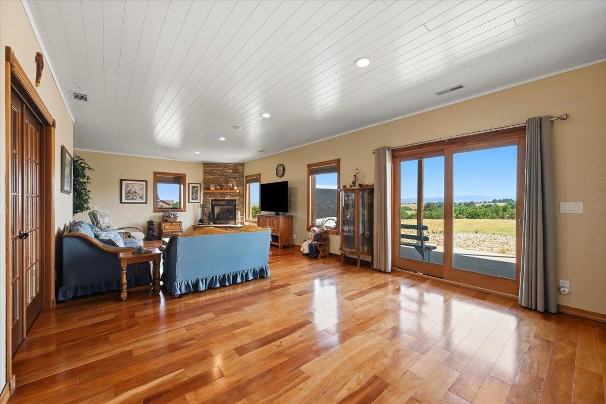 11003 Wagon Box Drive Property Photo 22
