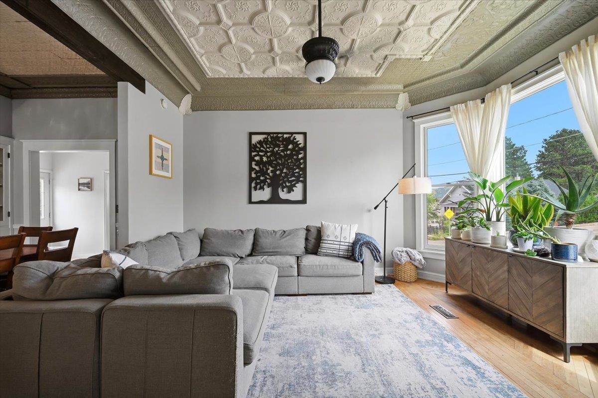 1106 Washington Street Property Photo 4