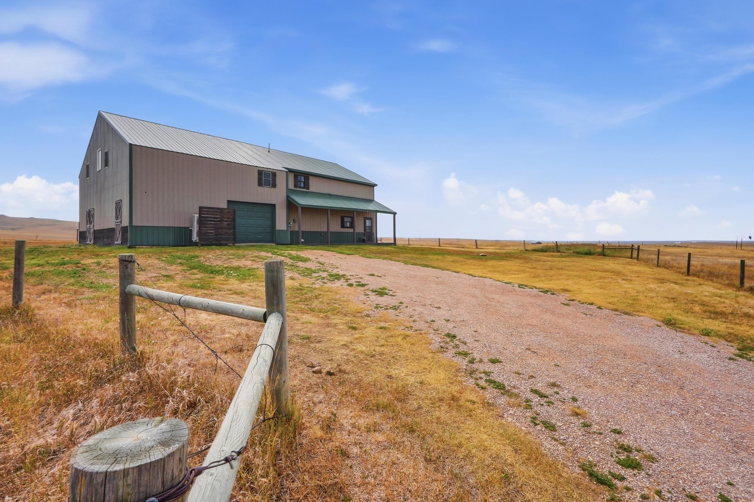 22219 Saddle Road Property Photo 1