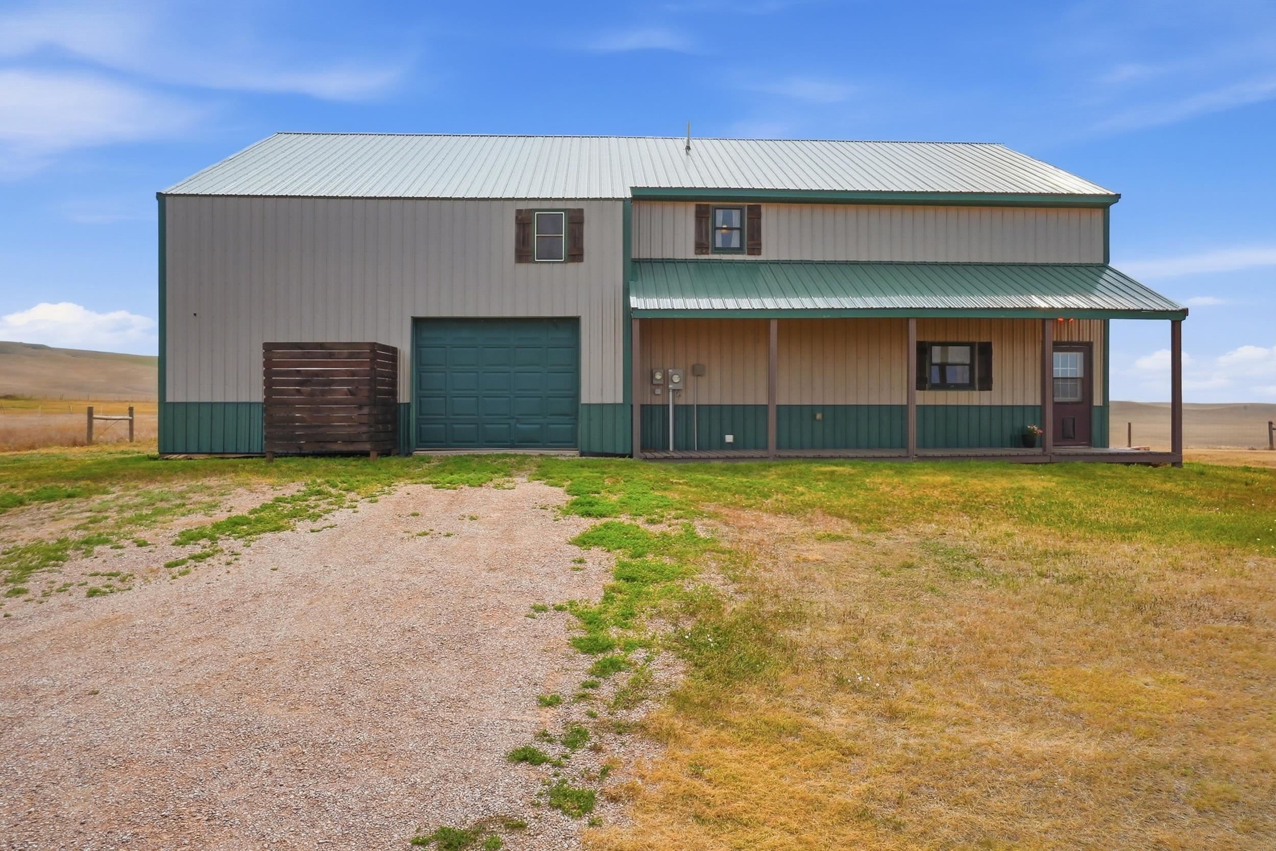 22219 Saddle Road Property Photo 2