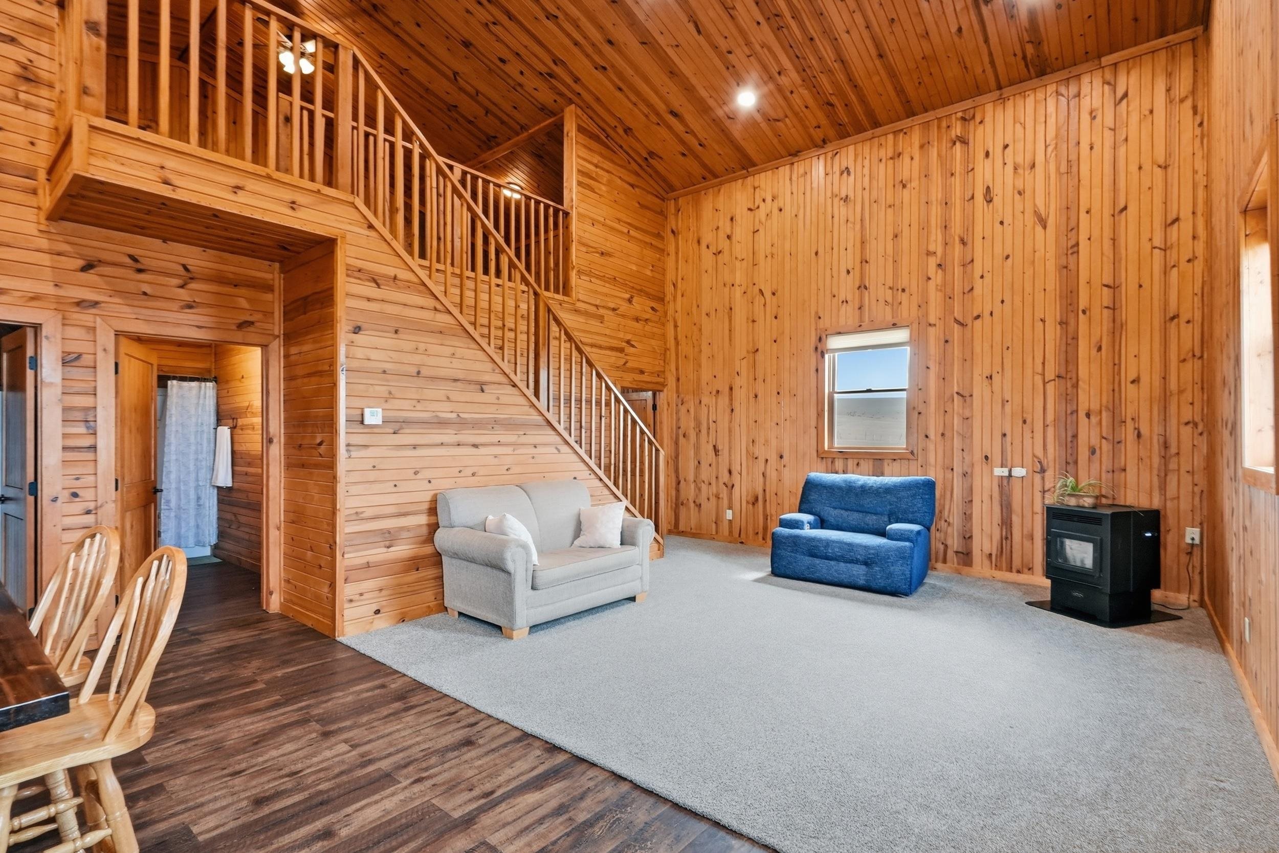 22219 Saddle Road Property Photo 4