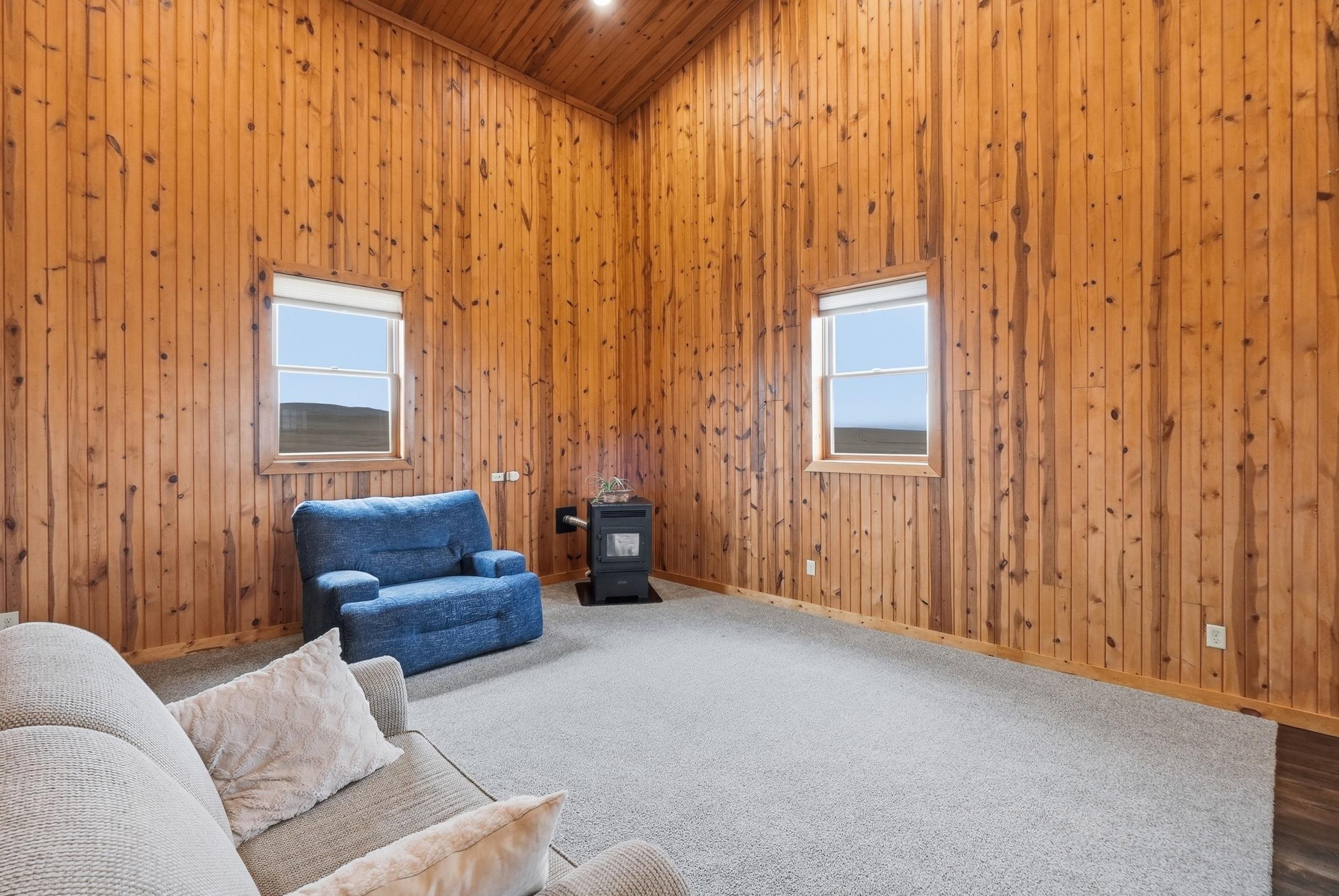 22219 Saddle Road Property Photo 5