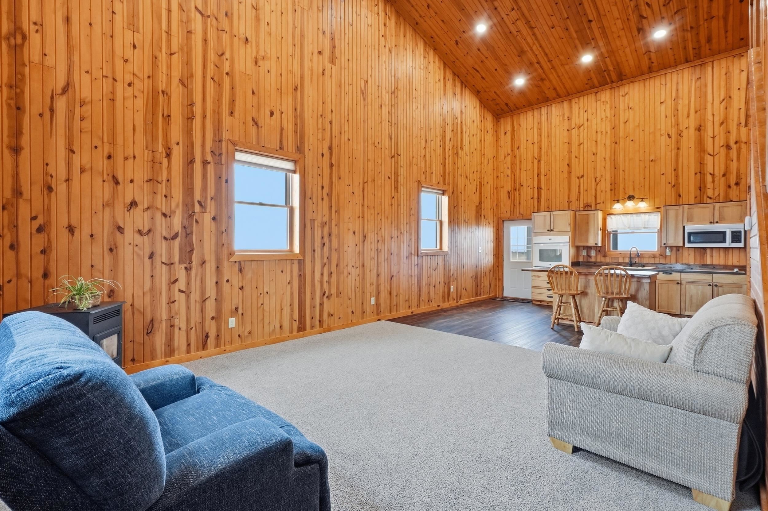 22219 Saddle Road Property Photo 6