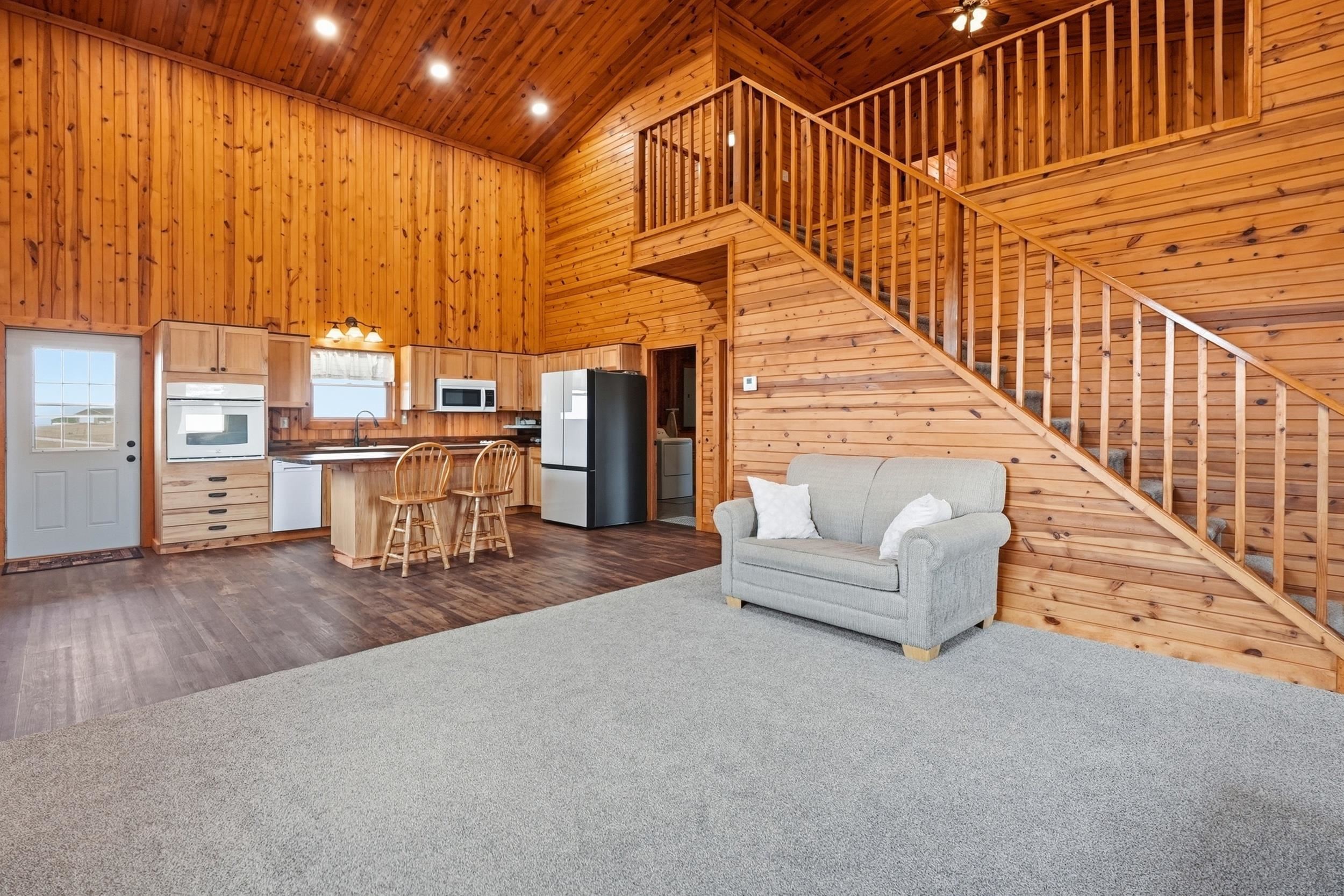 22219 Saddle Road Property Photo 7
