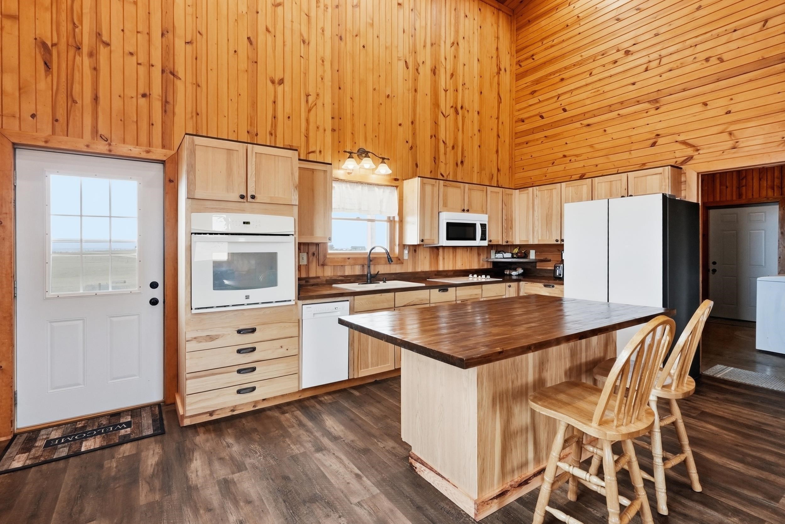 22219 Saddle Road Property Photo 8