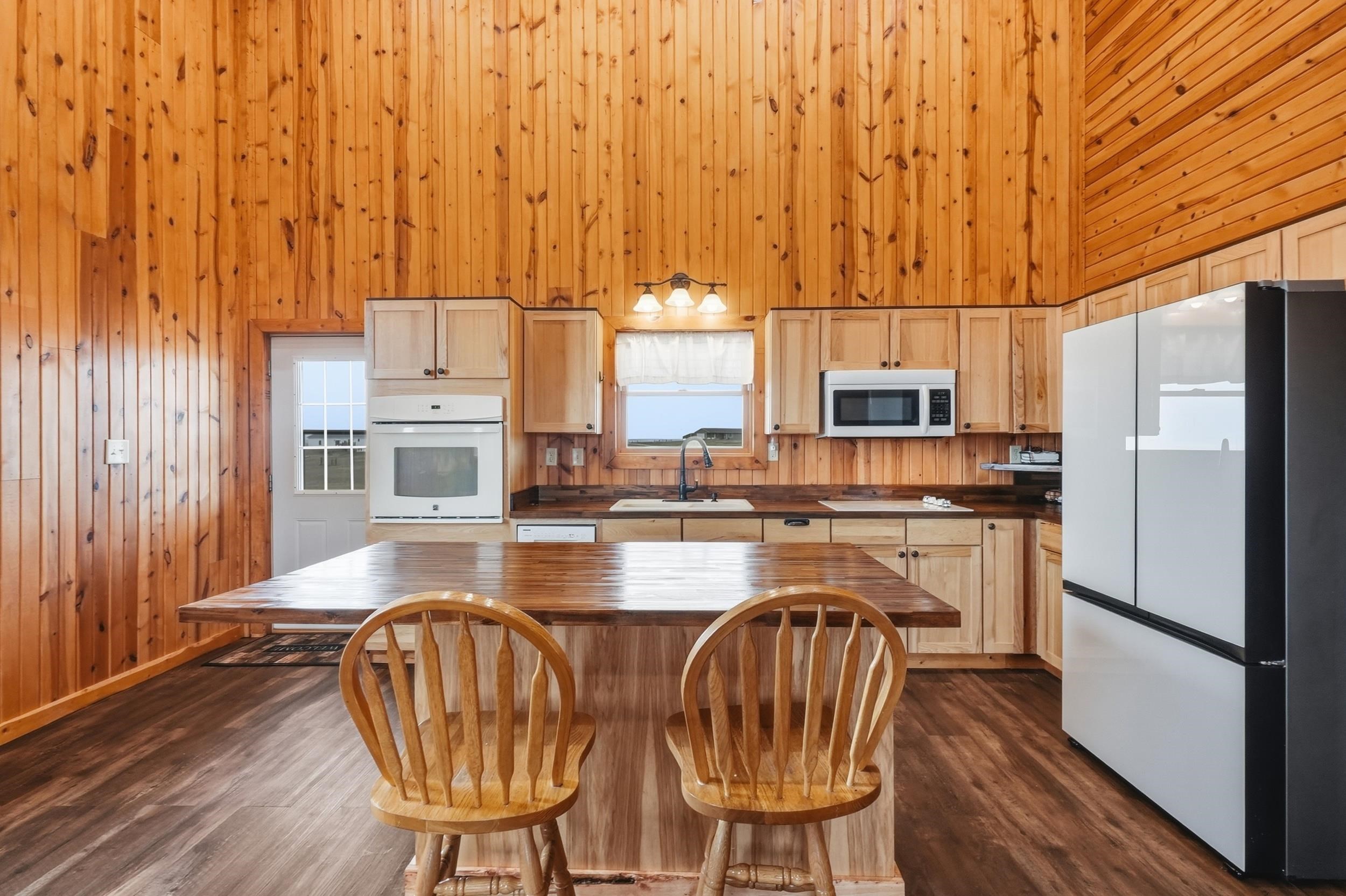 22219 Saddle Road Property Photo 9