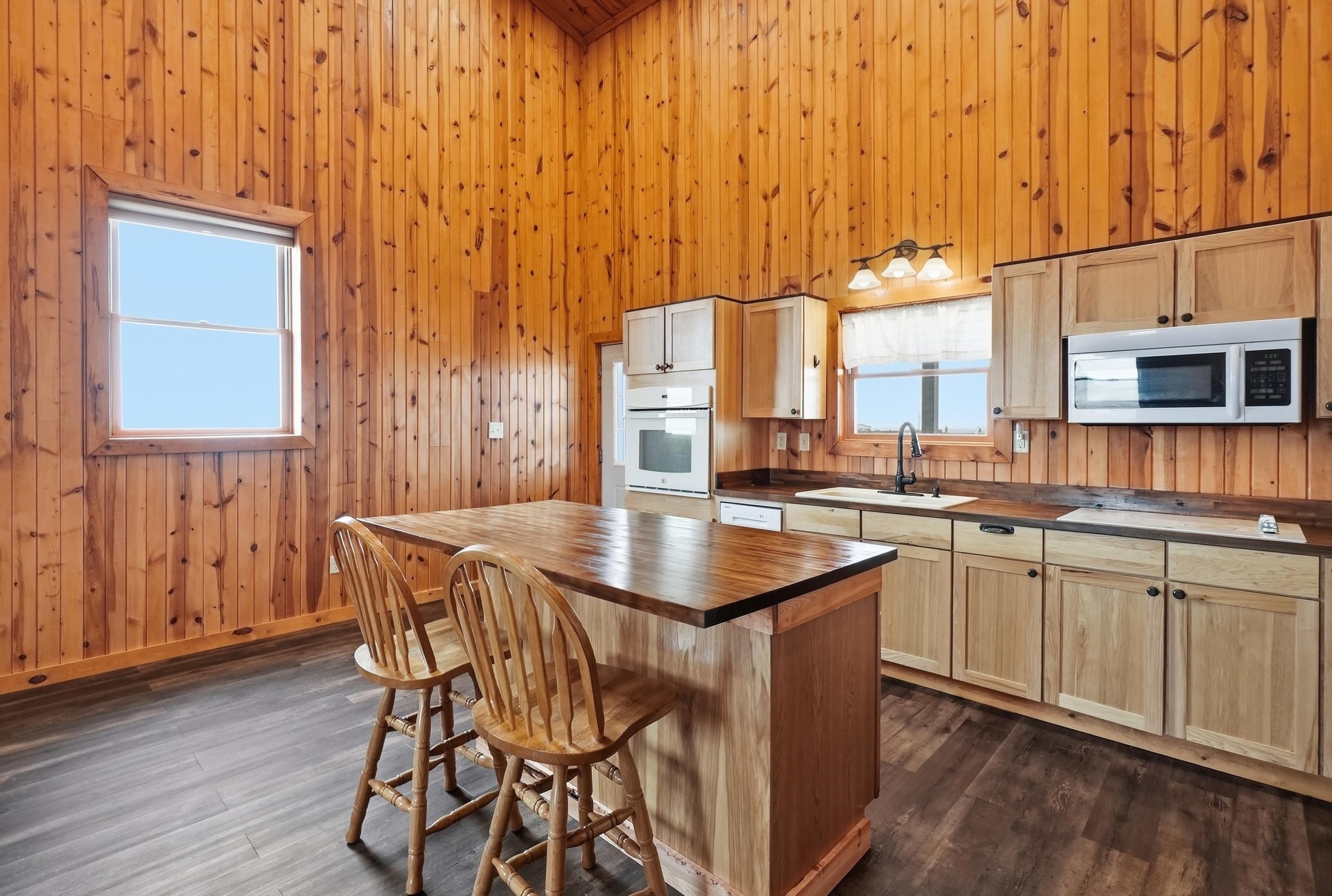22219 Saddle Road Property Photo 10
