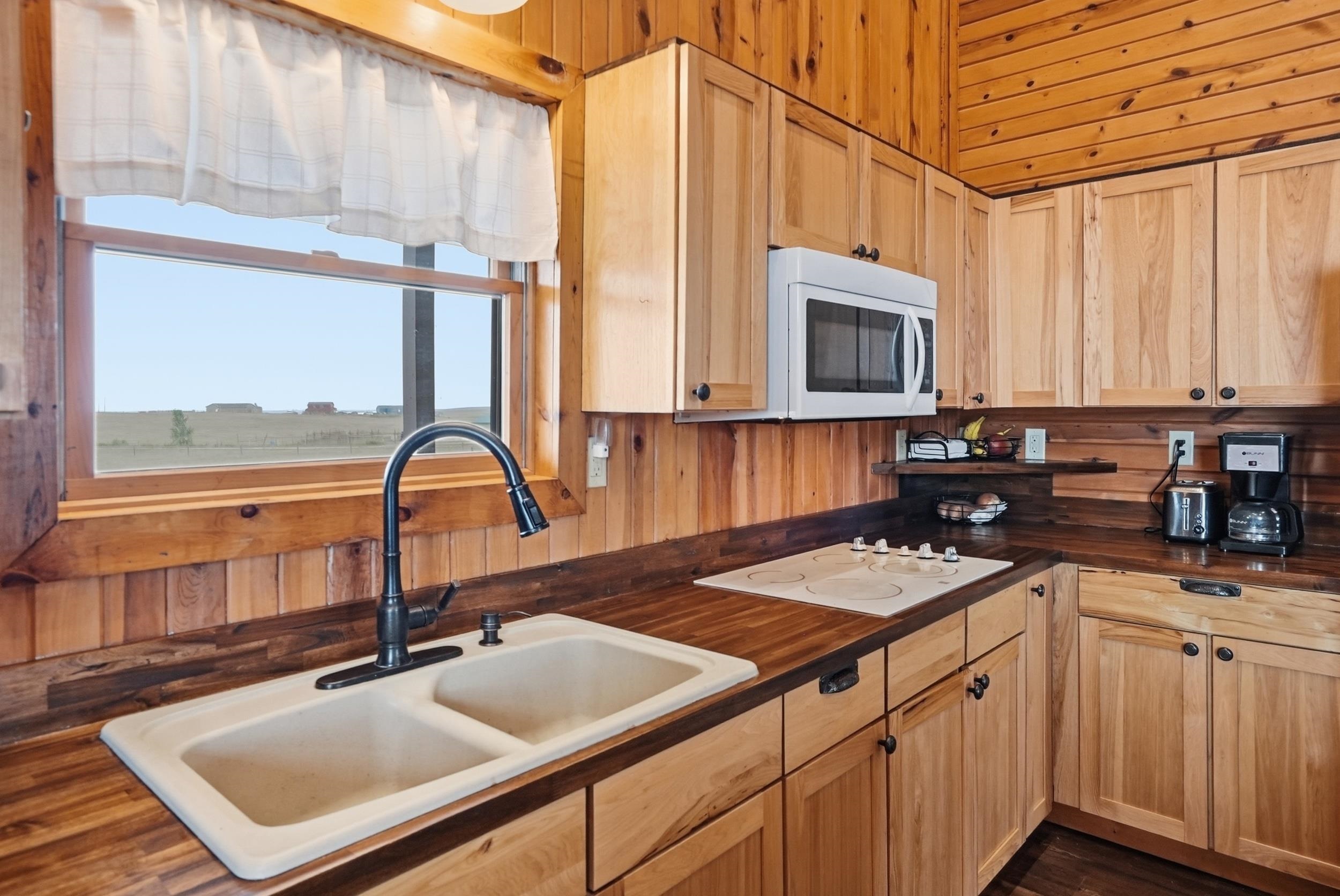 22219 Saddle Road Property Photo 11