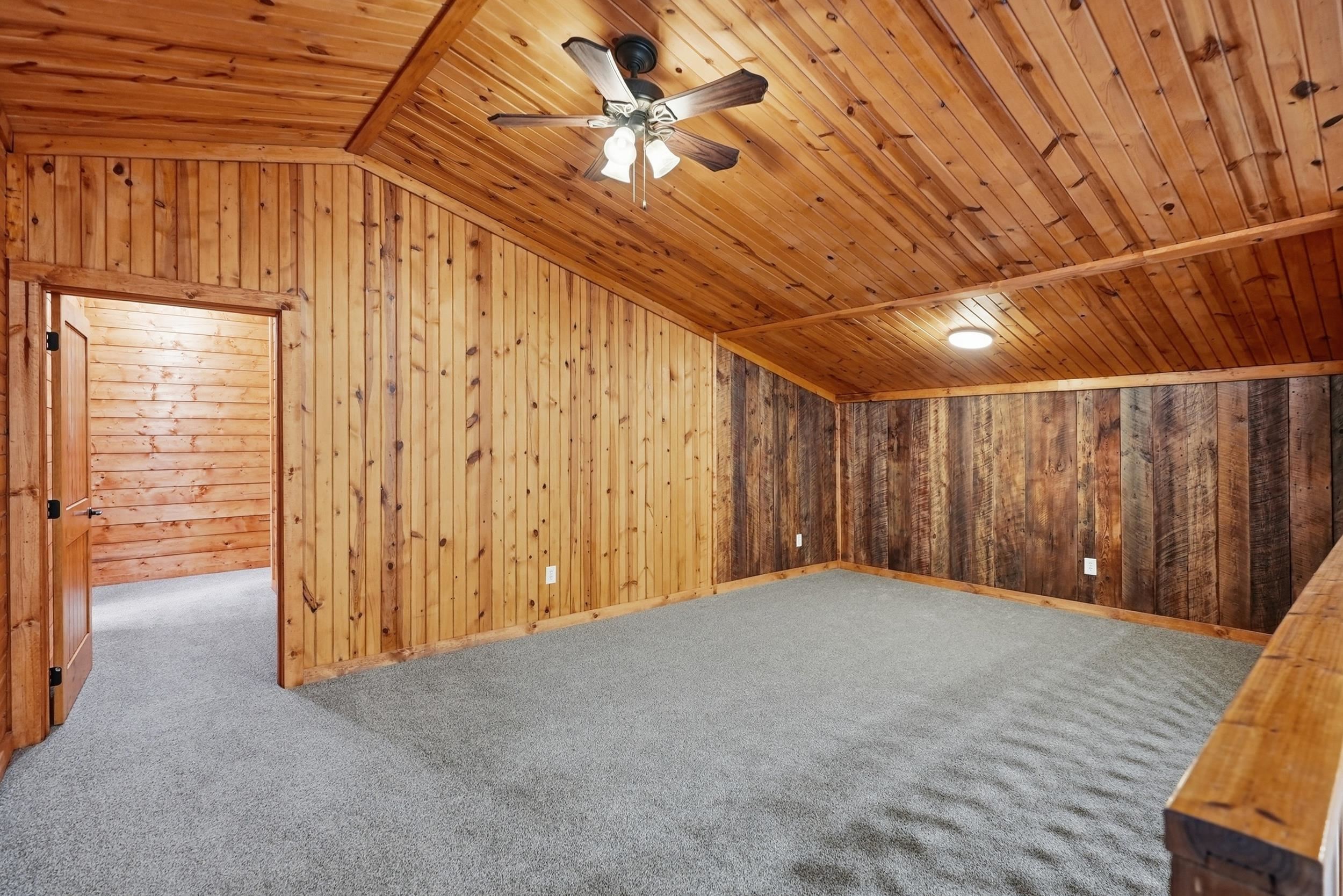 22219 Saddle Road Property Photo 17
