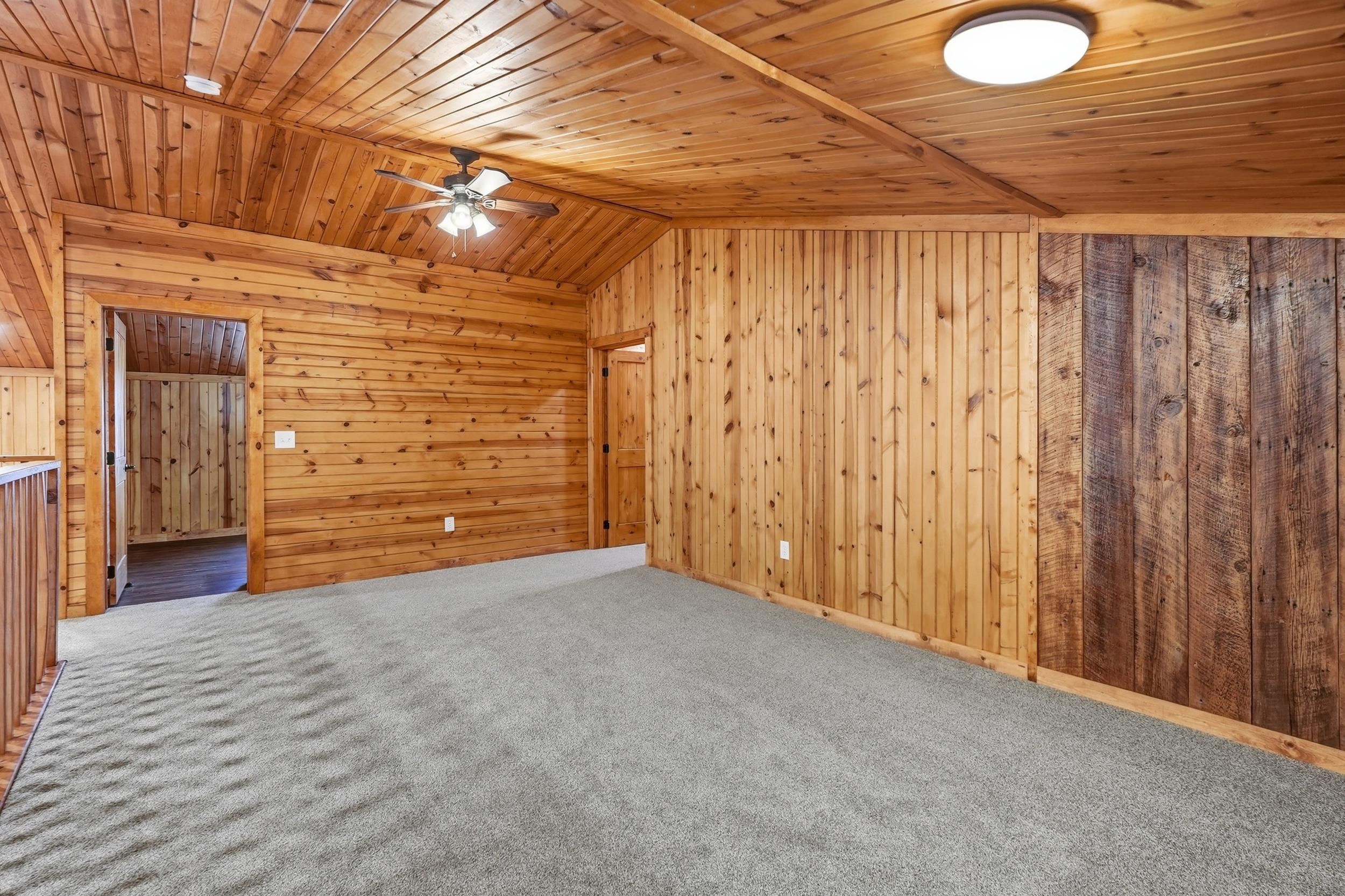 22219 Saddle Road Property Photo 18