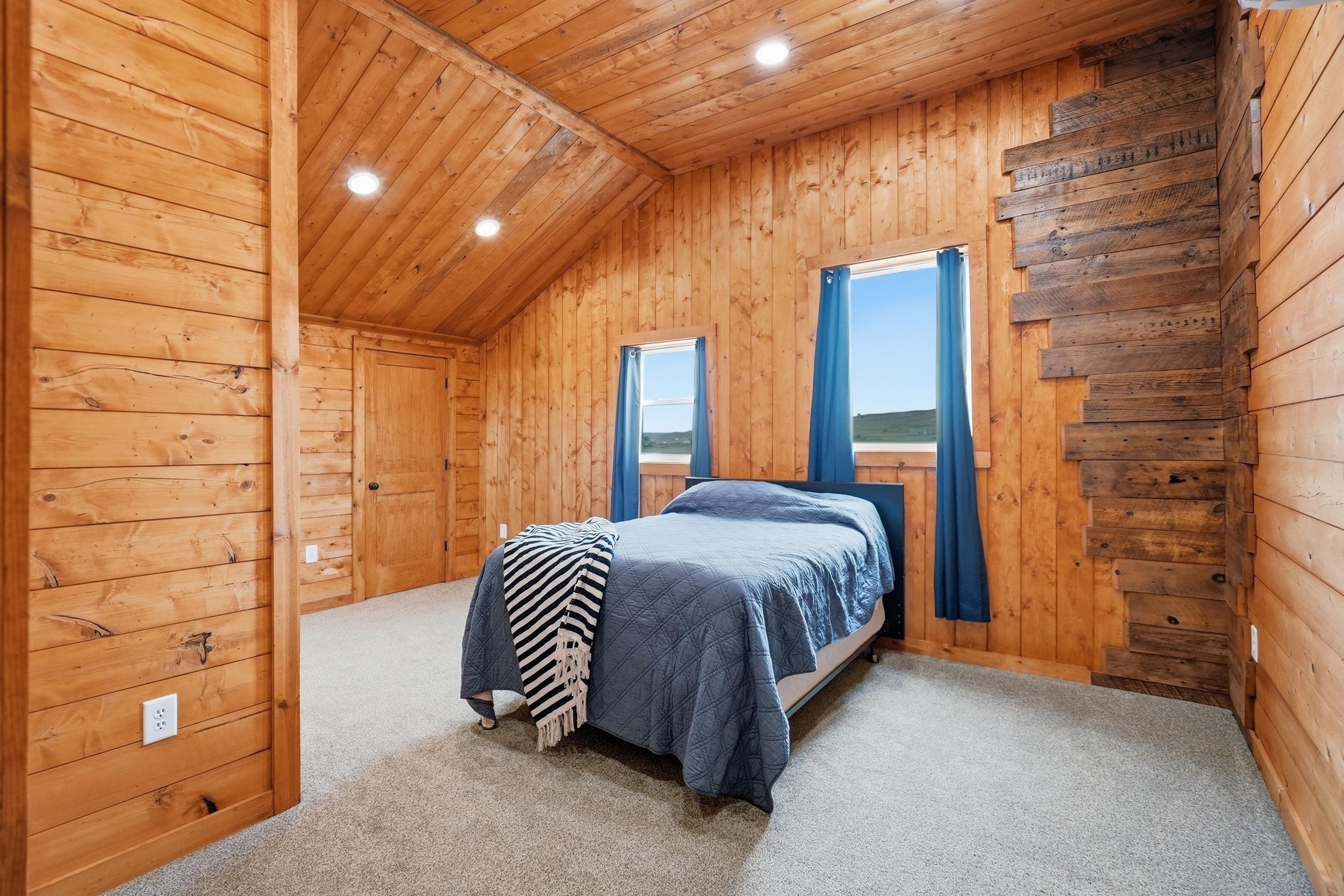 22219 Saddle Road Property Photo 24