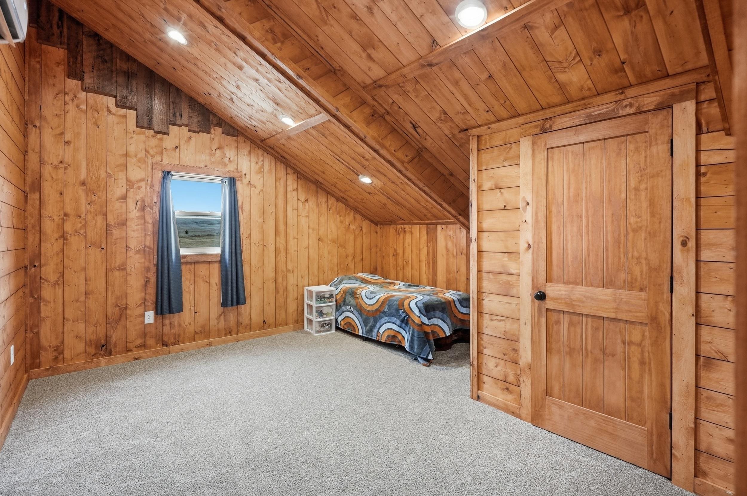 22219 Saddle Road Property Photo 27