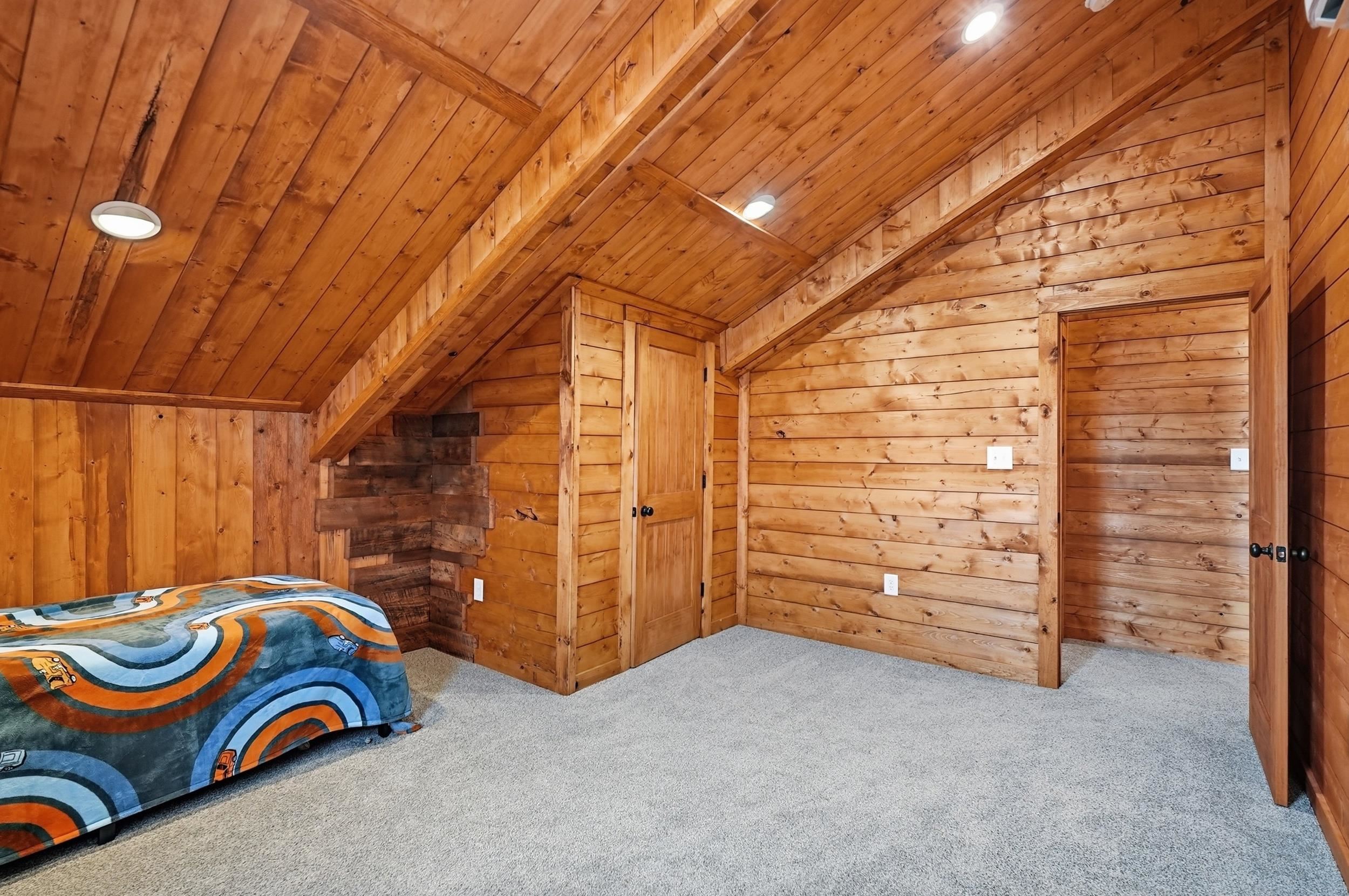 22219 Saddle Road Property Photo 28