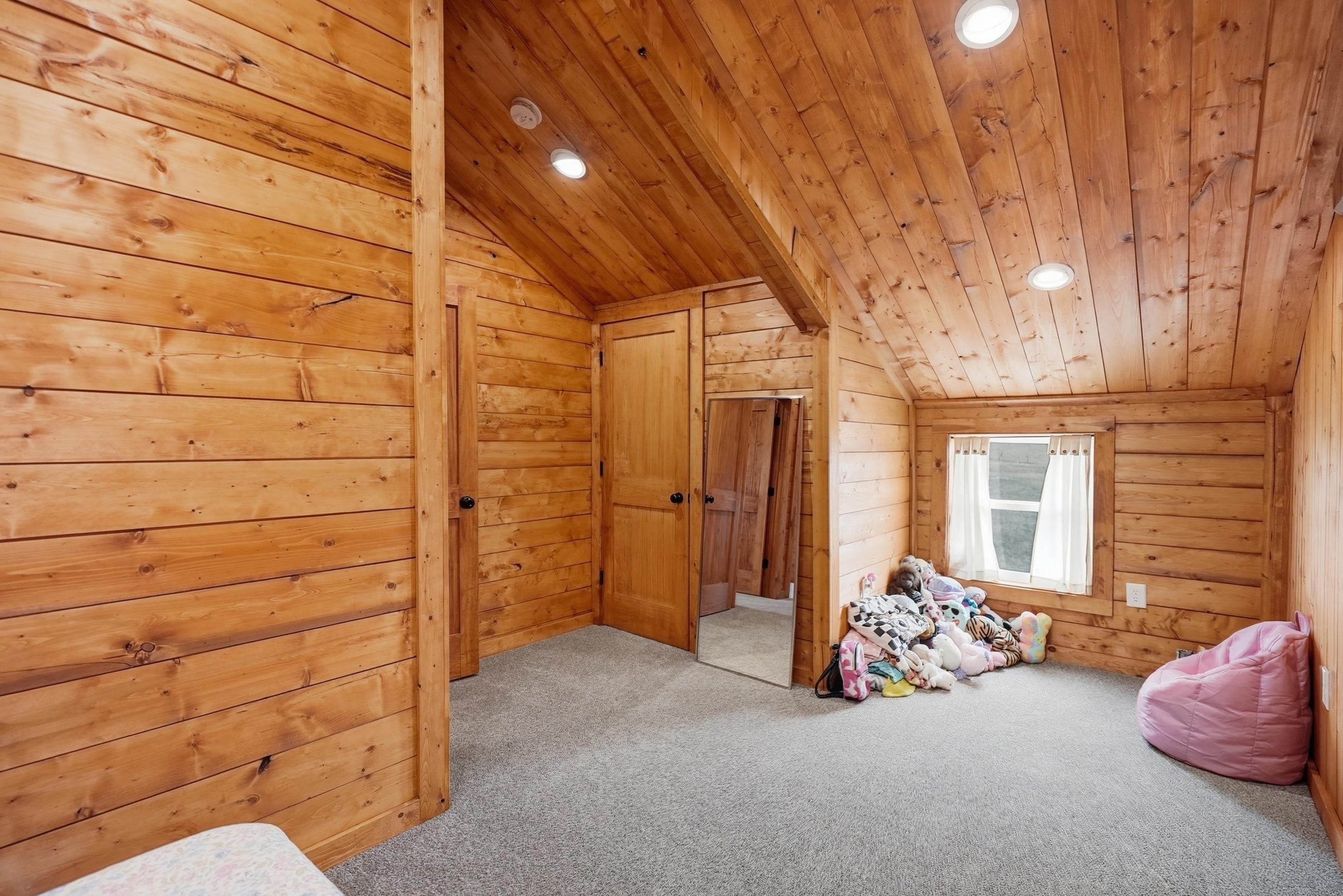 22219 Saddle Road Property Photo 30