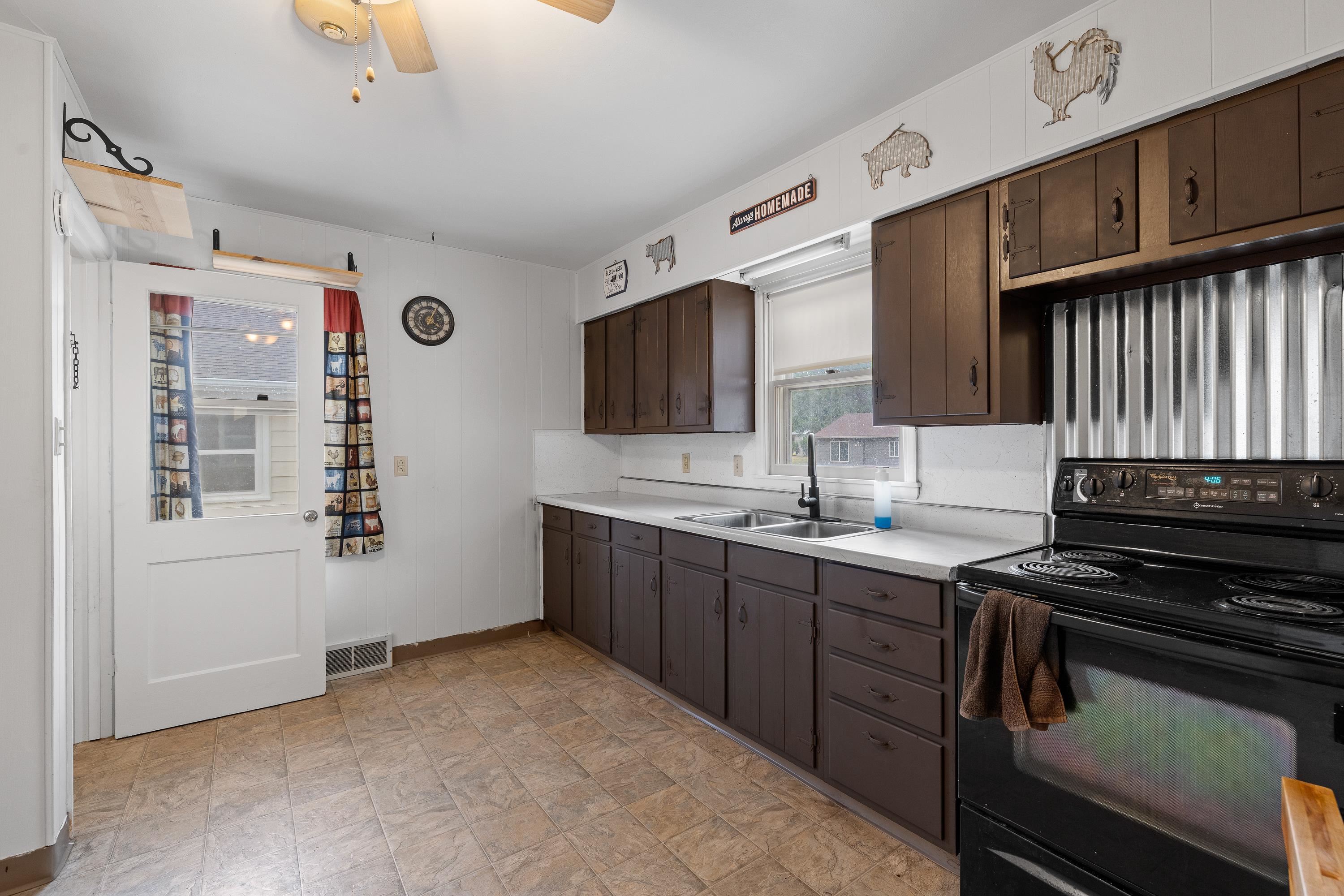 1614 Boulder Street Property Photo 5
