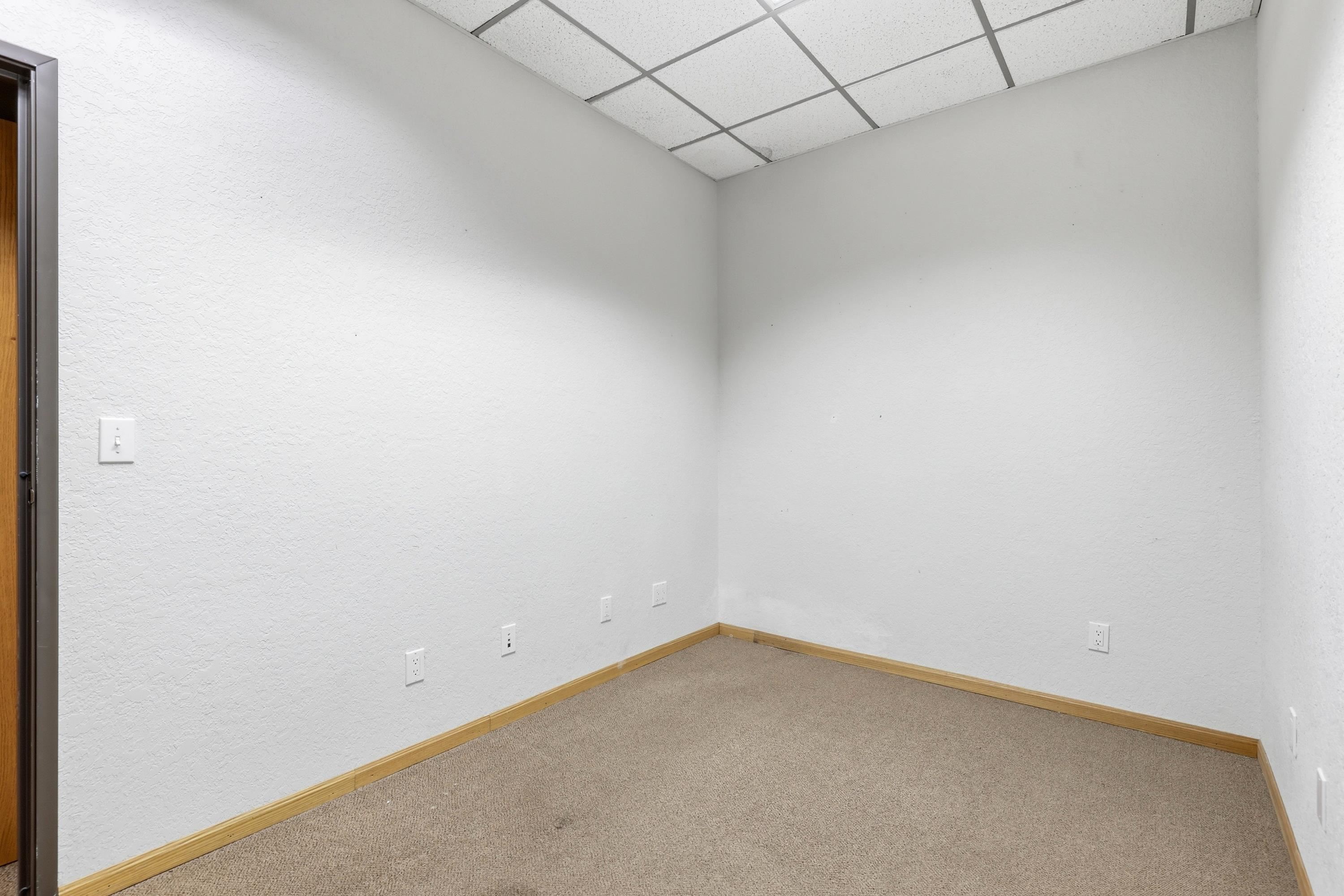 646 Jennings Avenue Property Photo 35