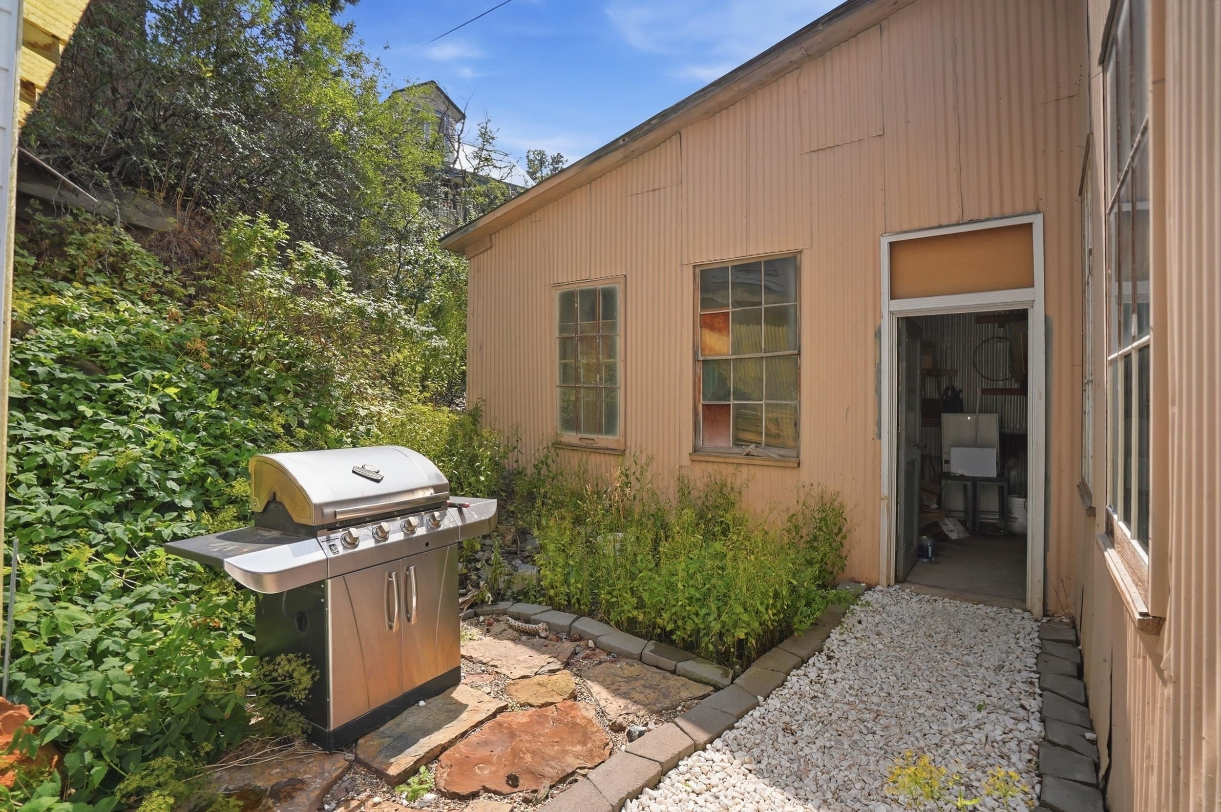 123 1/2 Stone Street Property Photo 24