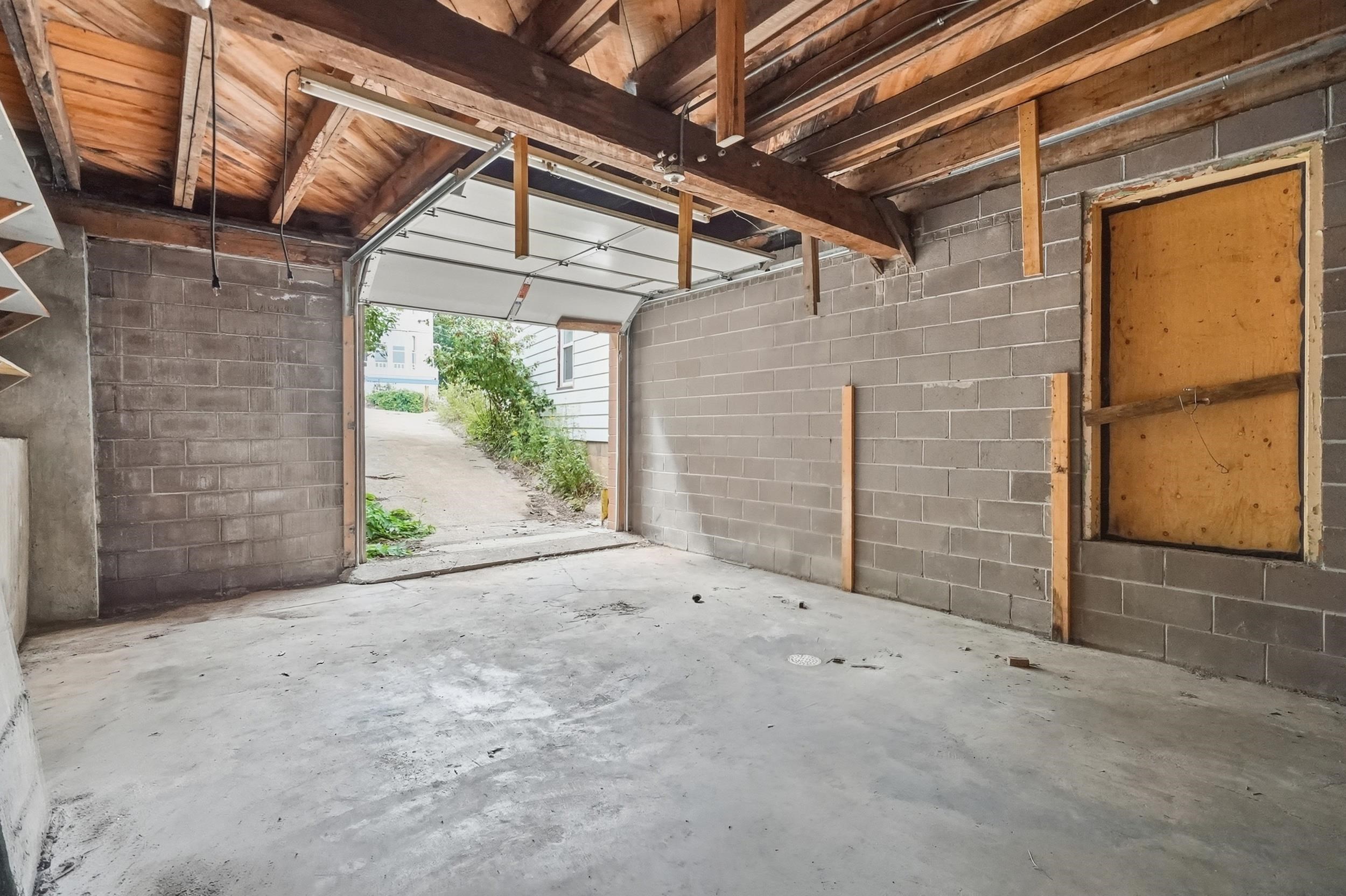 123 1/2 Stone Street Property Photo 28