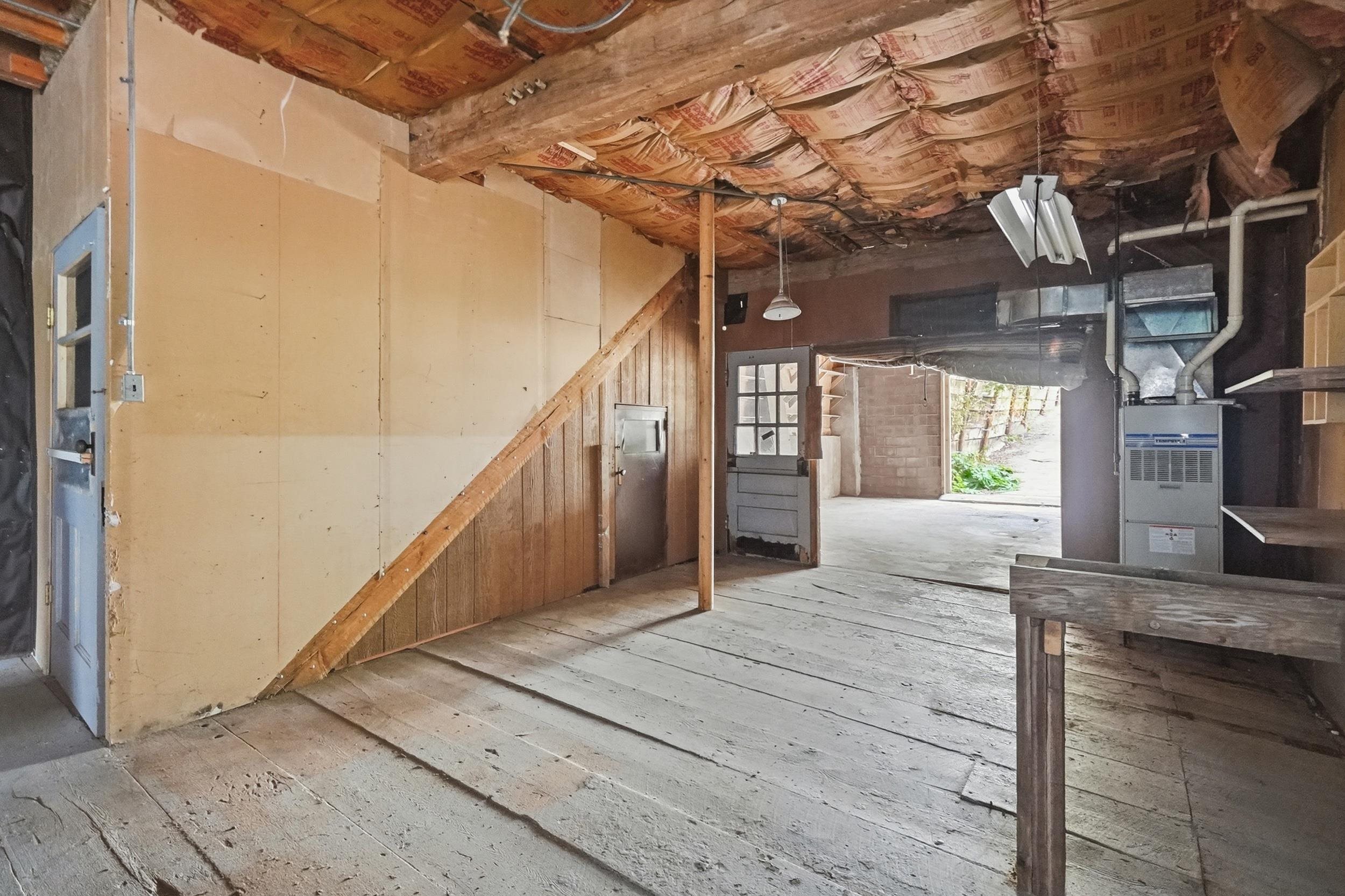 123 1/2 Stone Street Property Photo 32