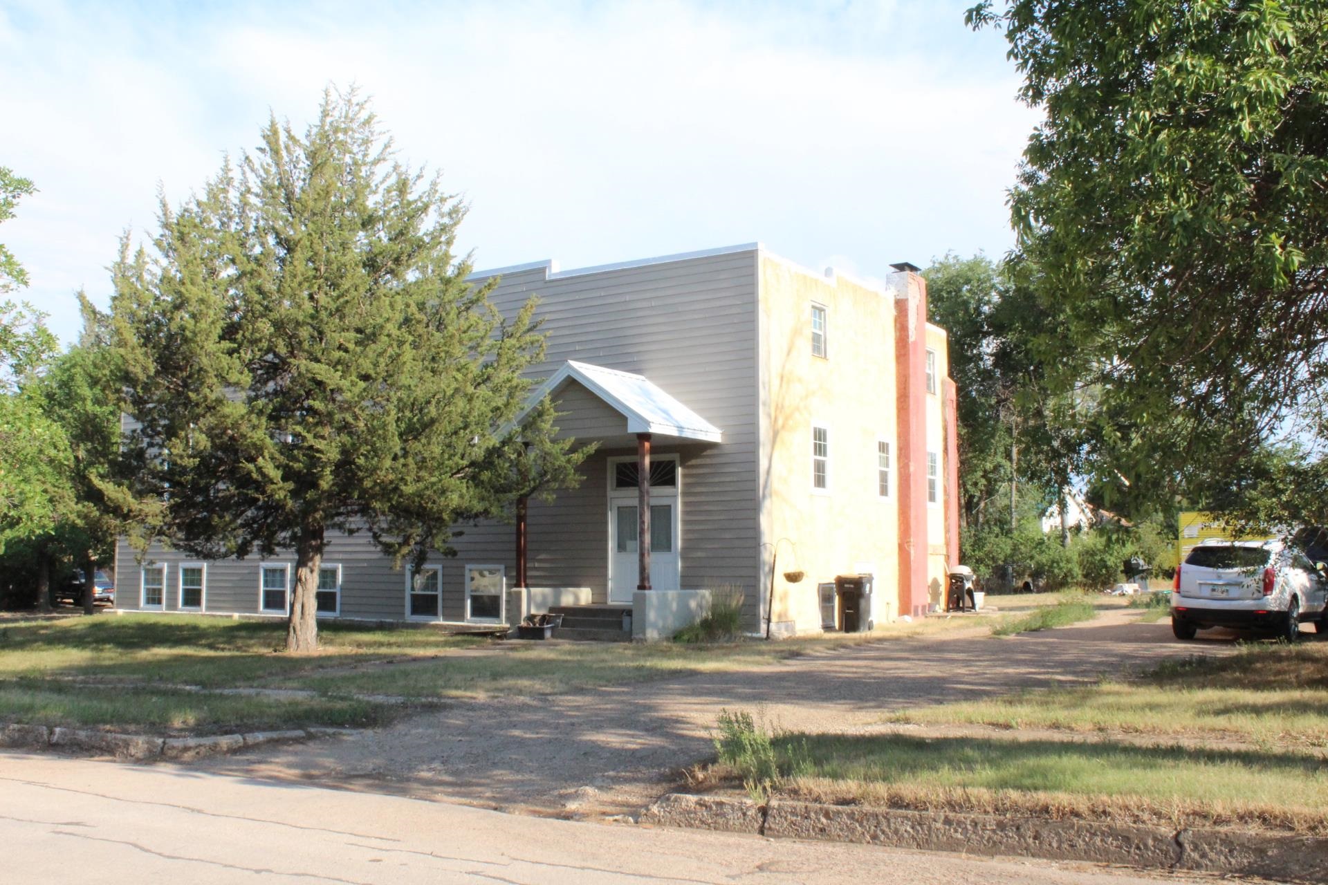 207 2nd Street Property Photo 1
