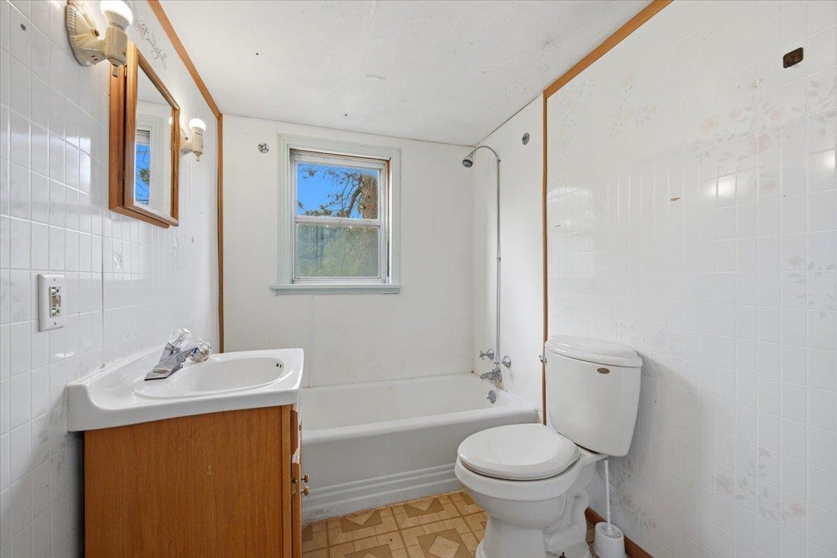 209 Terraville Avenue Property Photo 13
