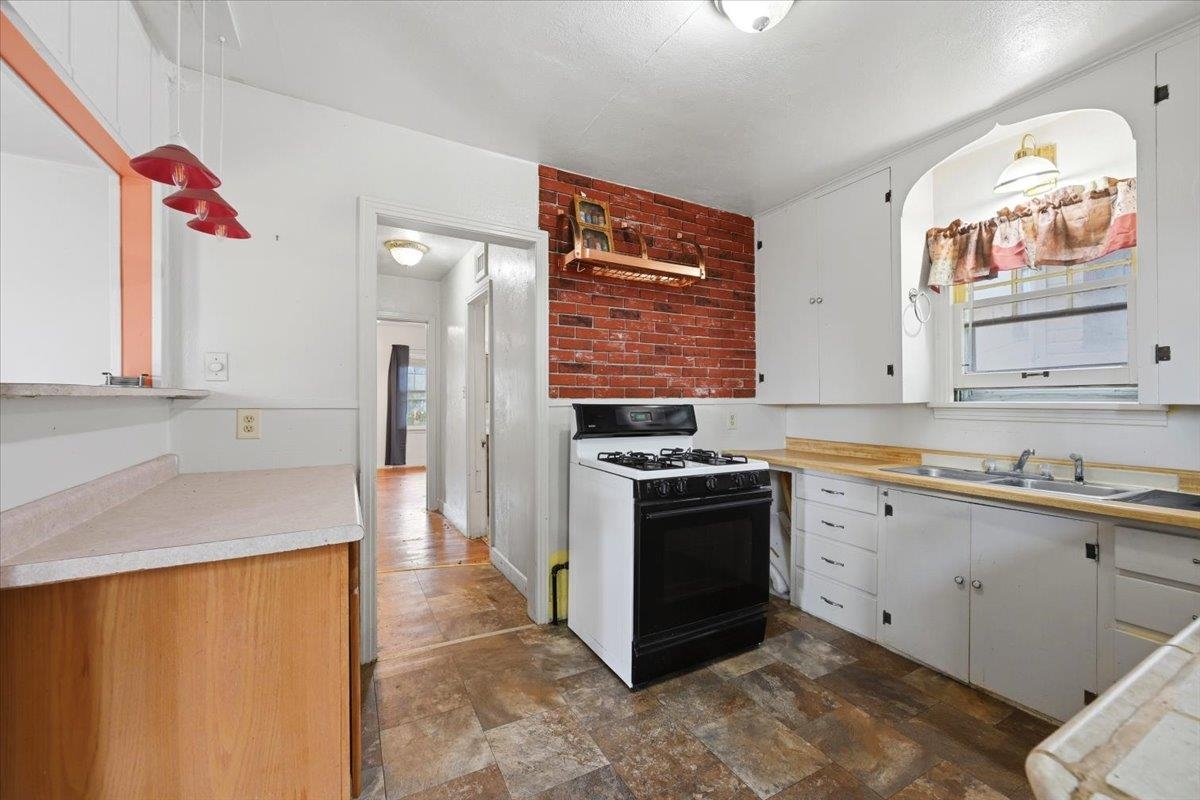 209 Terraville Avenue Property Photo 17