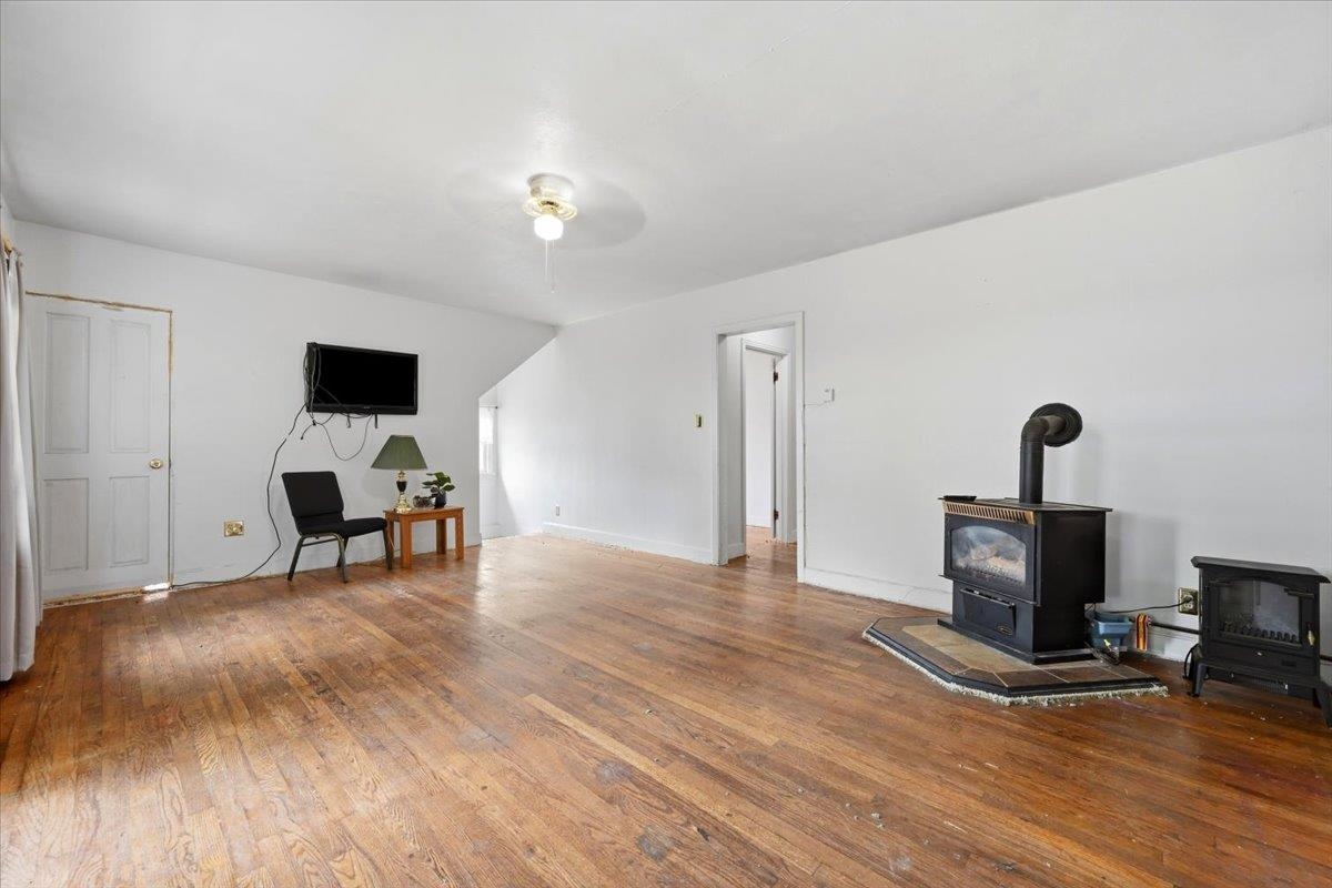209 Terraville Avenue Property Photo 18
