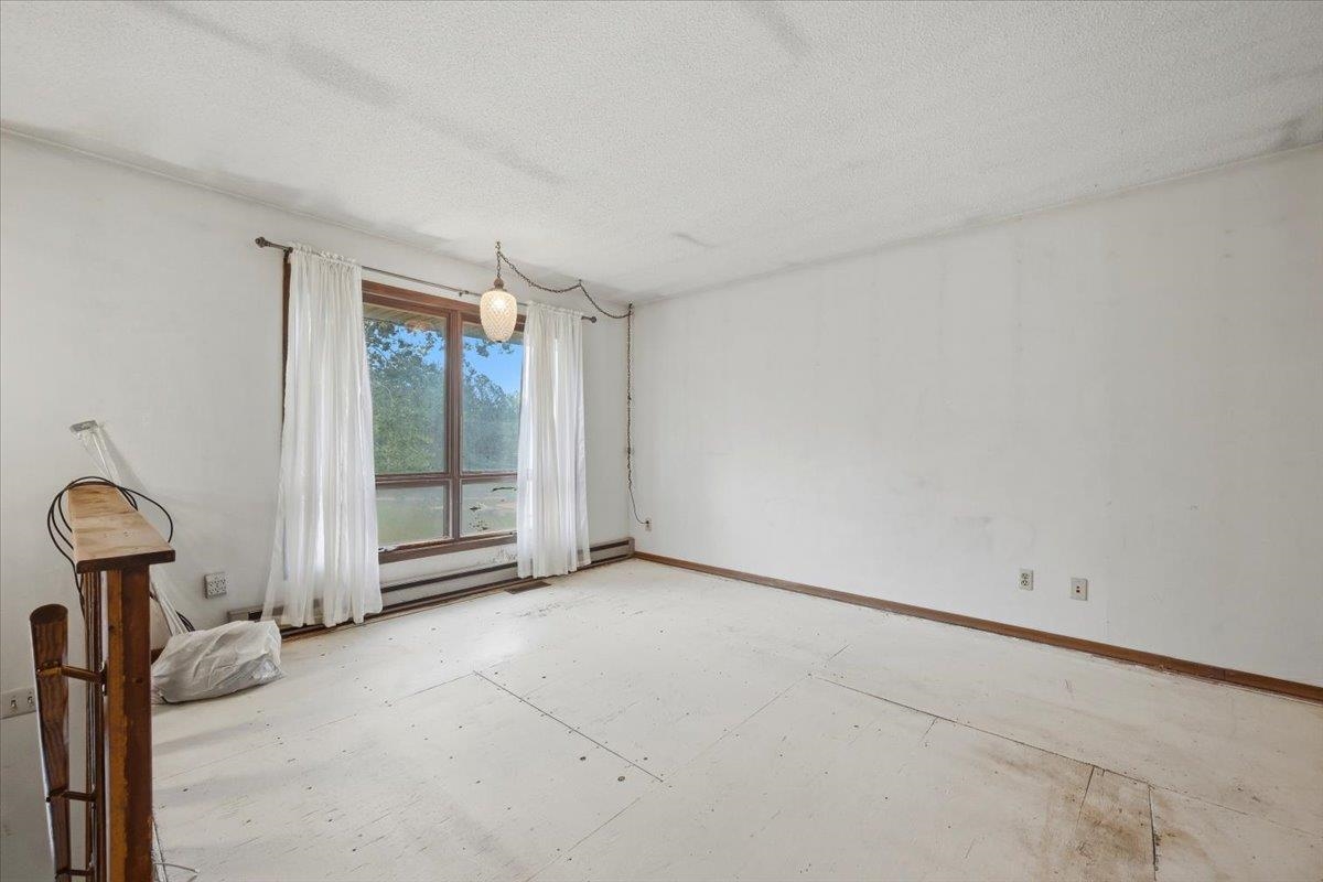 25015 Chandler Drive Property Photo 5