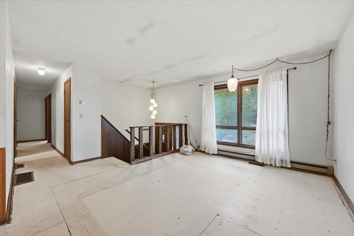 25015 Chandler Drive Property Photo 6