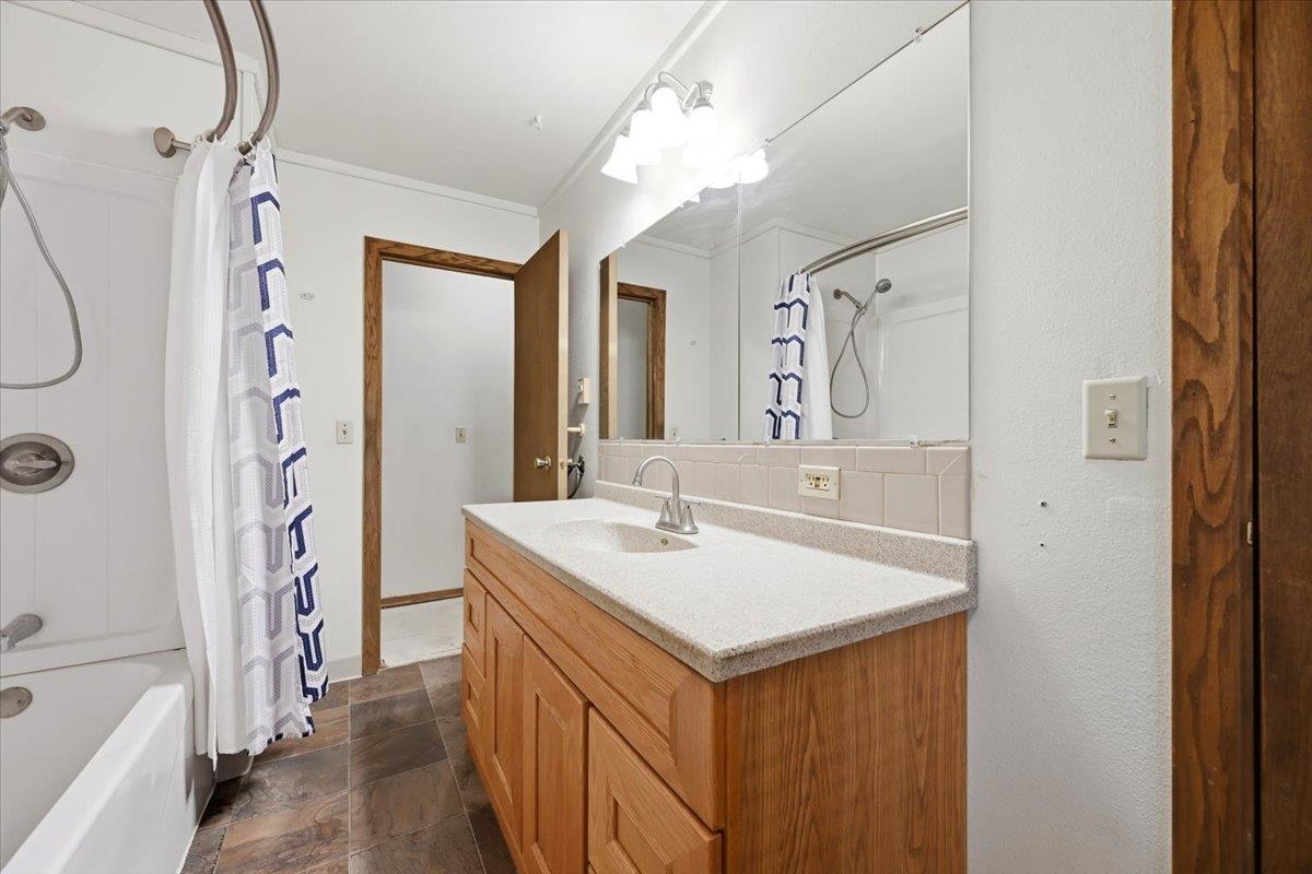 25015 Chandler Drive Property Photo 24