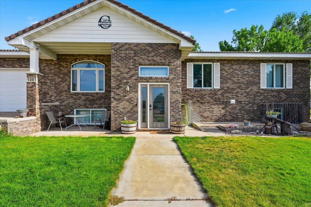 1301 Hilltop Circle Property Photo 2