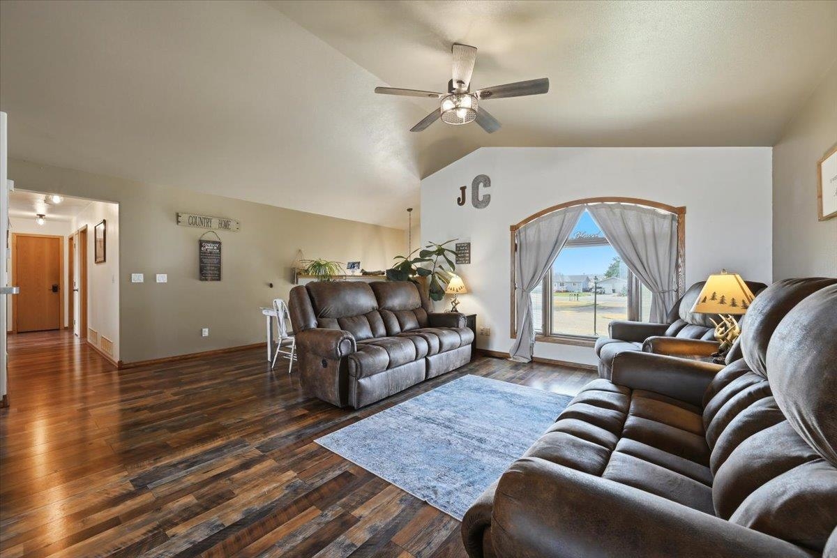 1301 Hilltop Circle Property Photo 3