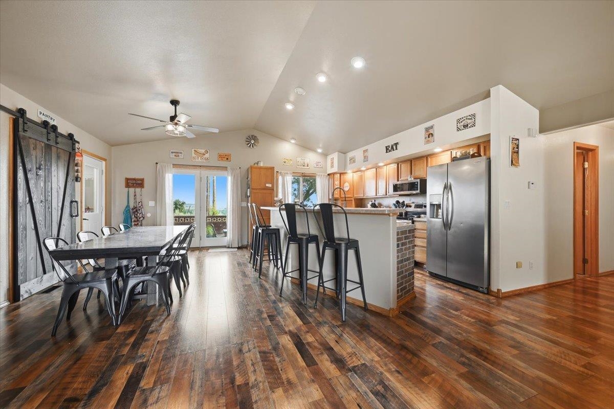 1301 Hilltop Circle Property Photo 4