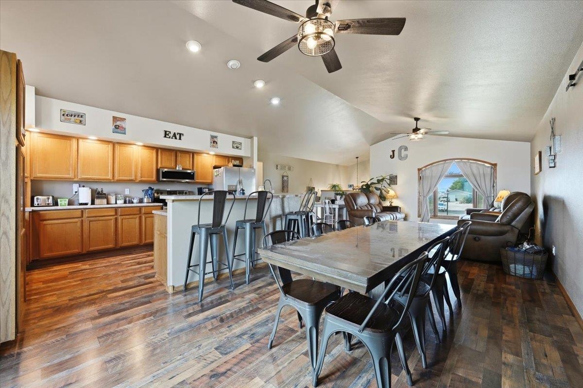 1301 Hilltop Circle Property Photo 5