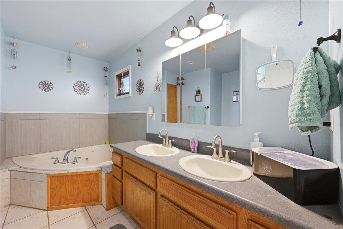 1301 Hilltop Circle Property Photo 11