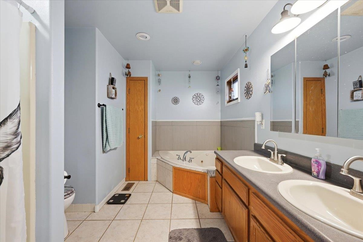 1301 Hilltop Circle Property Photo 12