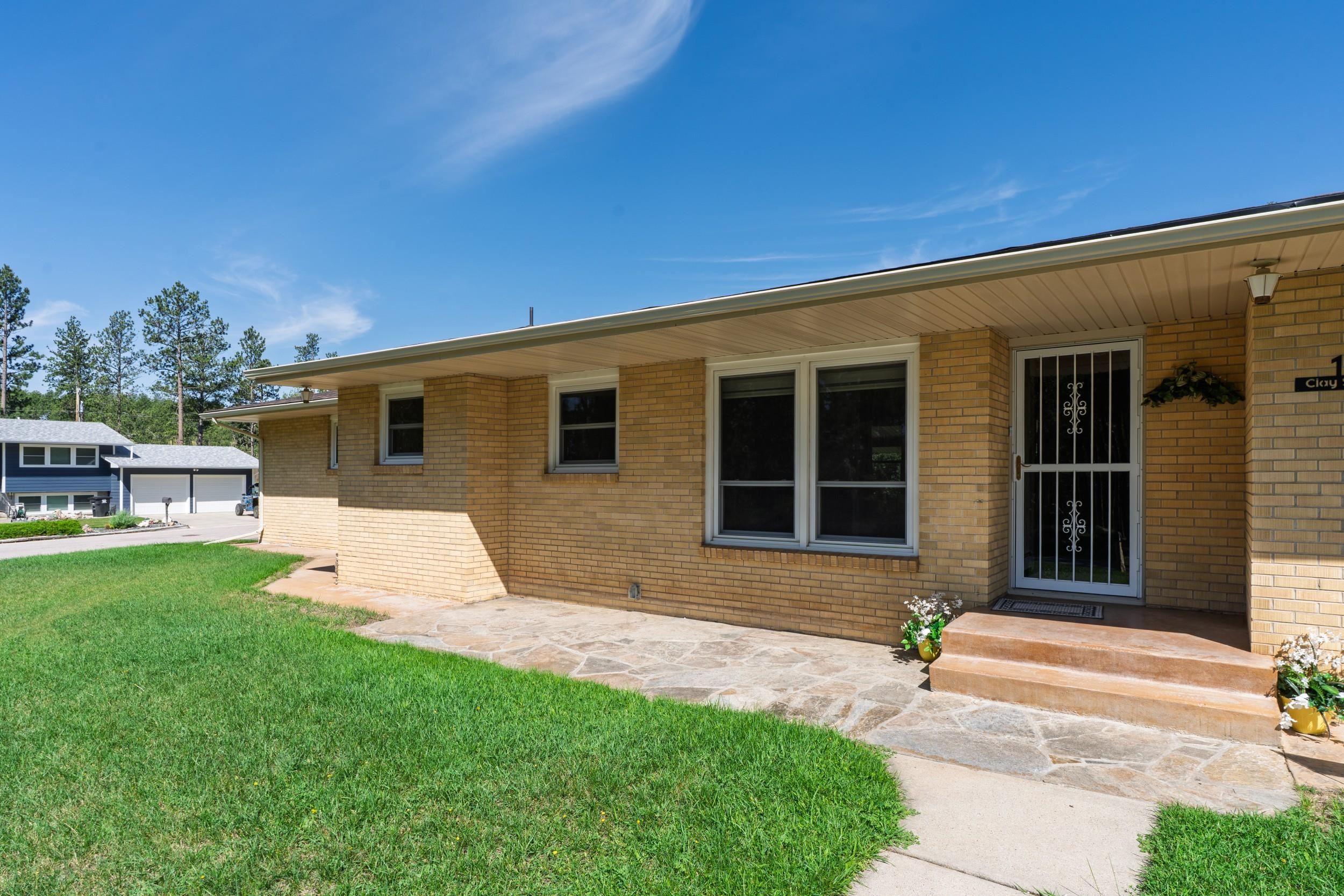 17 Clay Street Property Photo 9