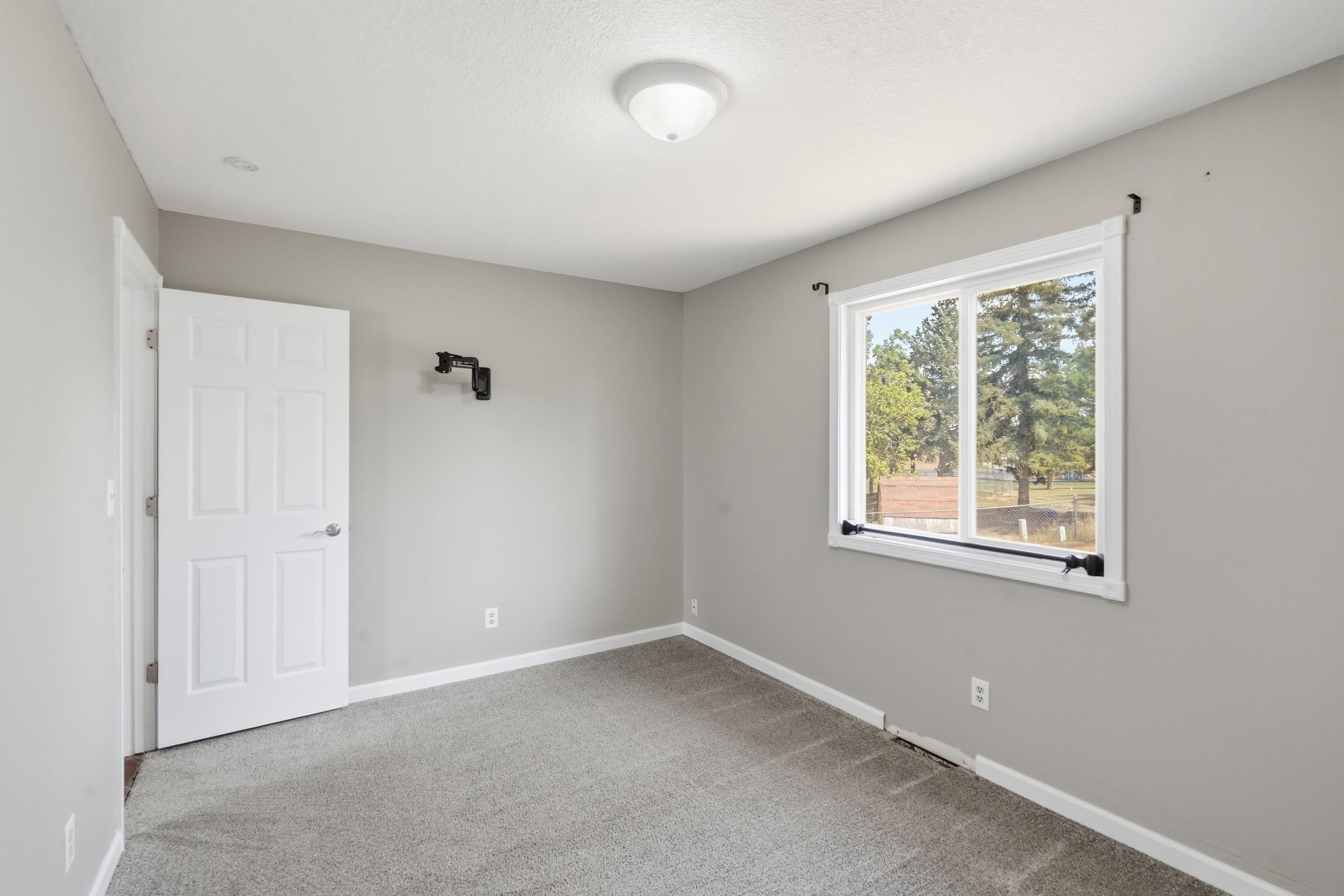 627 Fairmont Pl Property Photo 12