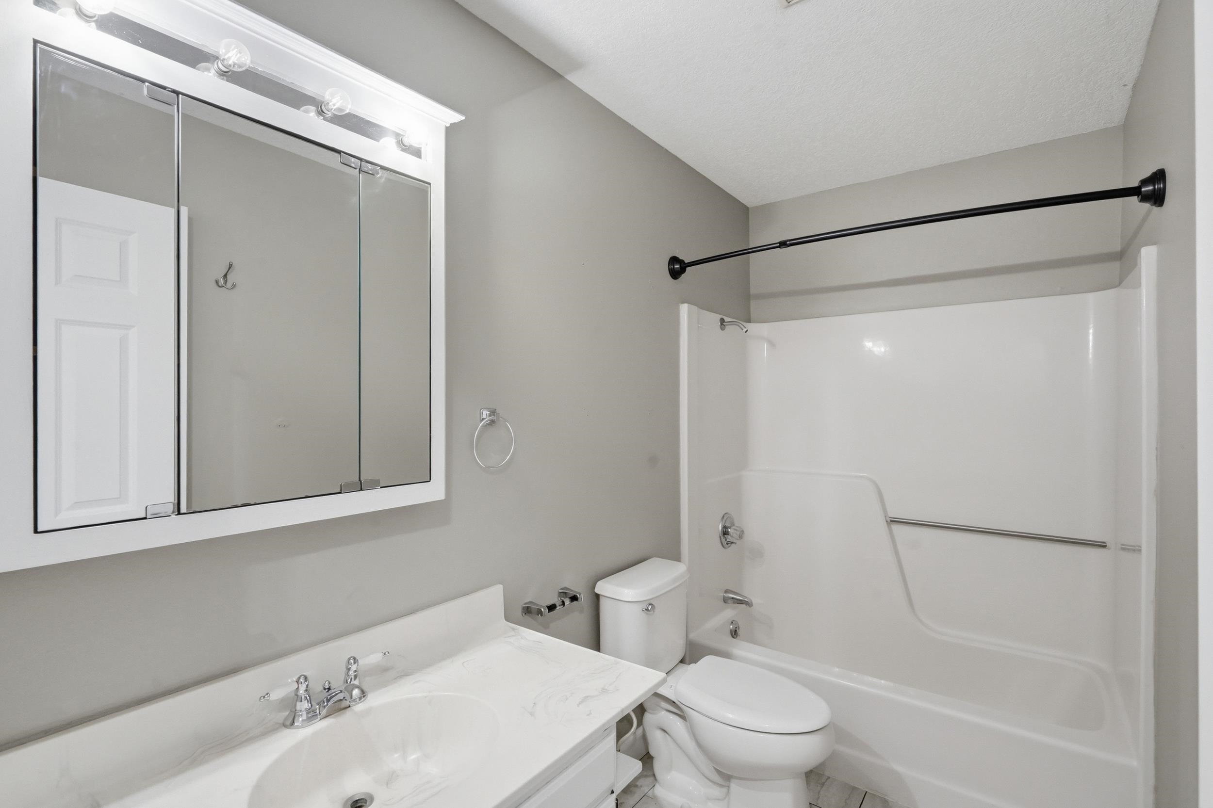 627 Fairmont Pl Property Photo 16