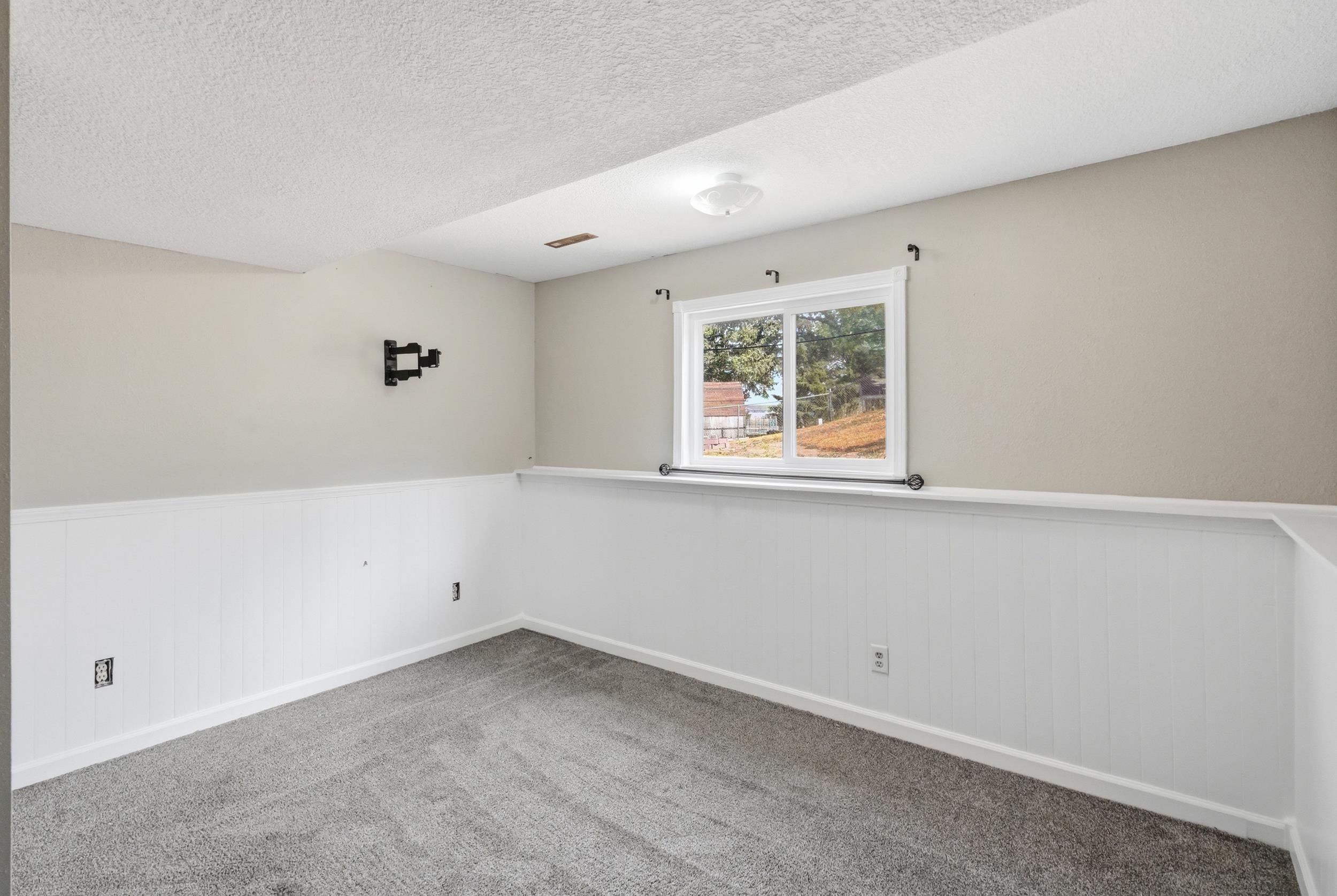 627 Fairmont Pl Property Photo 21