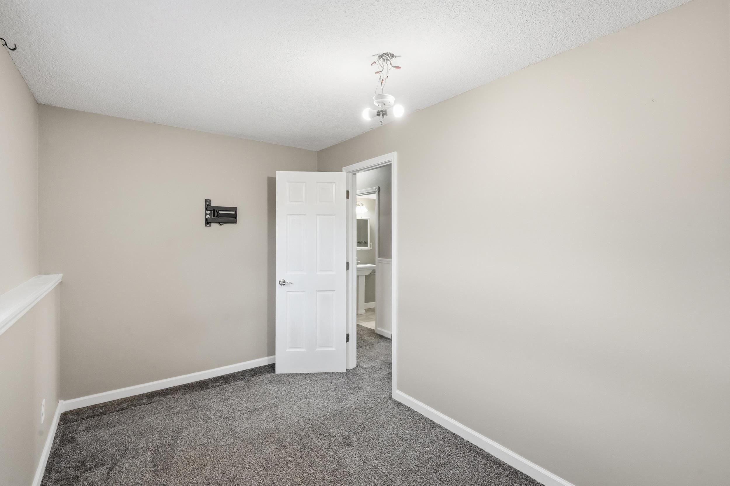 627 Fairmont Pl Property Photo 23
