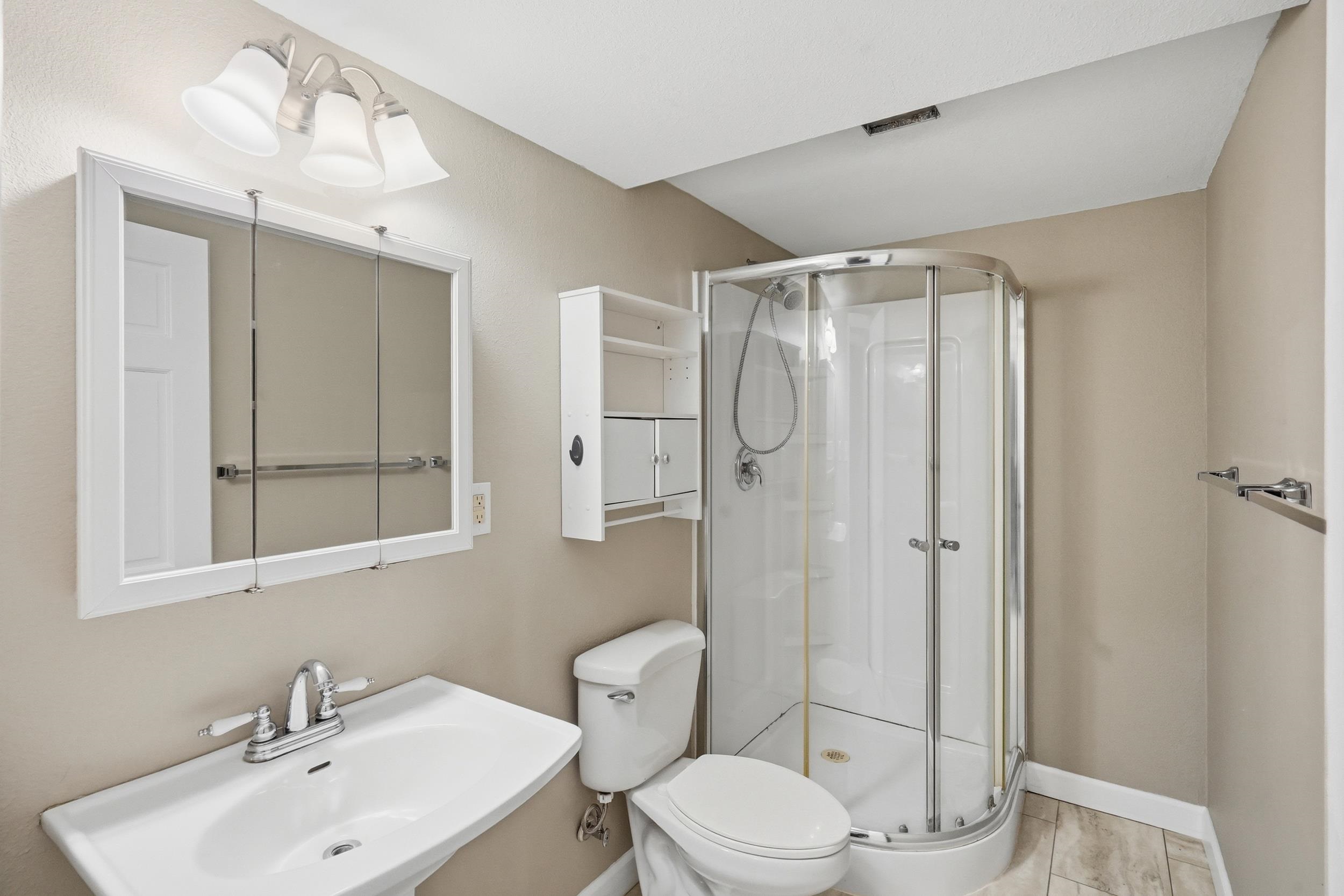 627 Fairmont Pl Property Photo 27