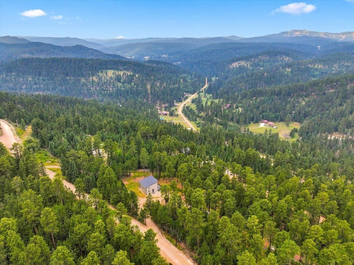 21351 Snowcat Road Property Photo 3