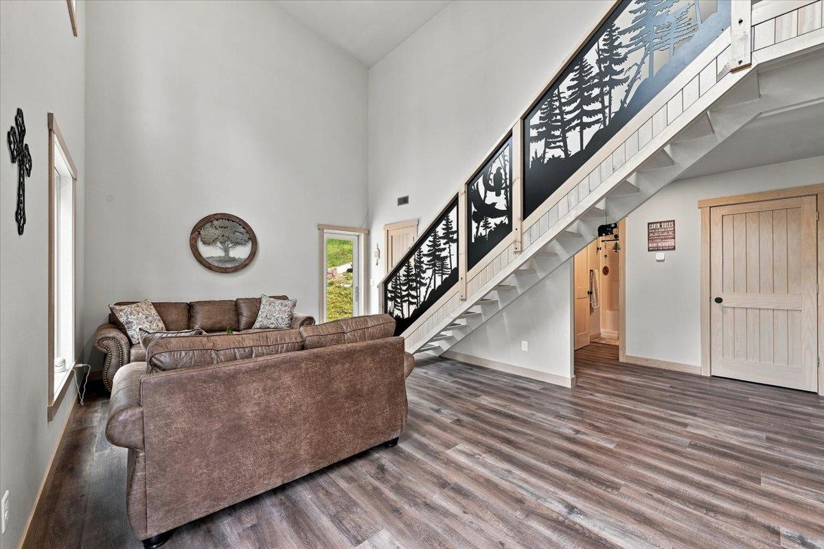21351 Snowcat Road Property Photo 5