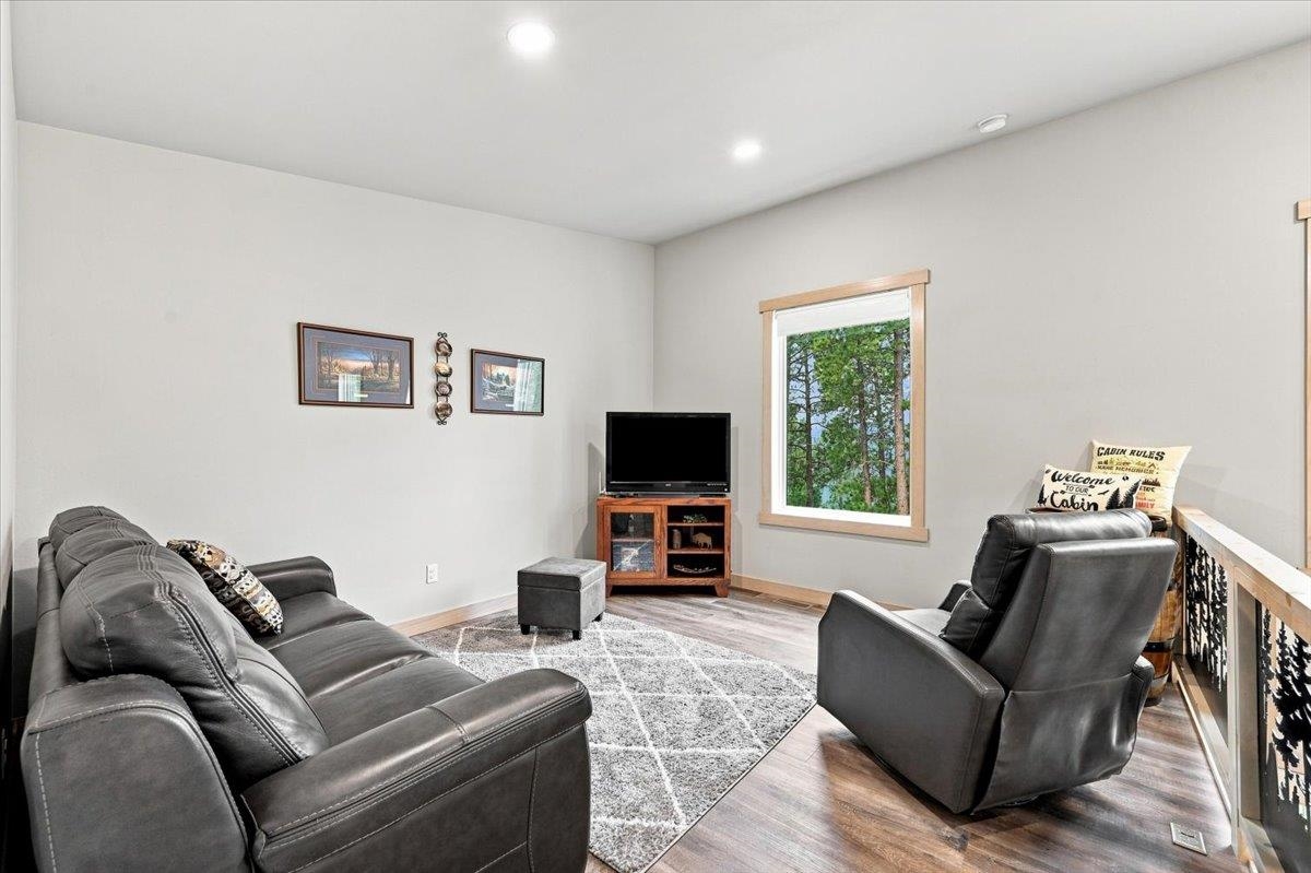 21351 Snowcat Road Property Photo 12