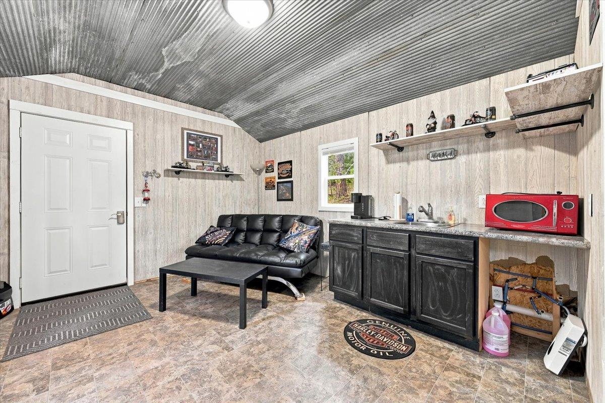 21351 Snowcat Road Property Photo 24